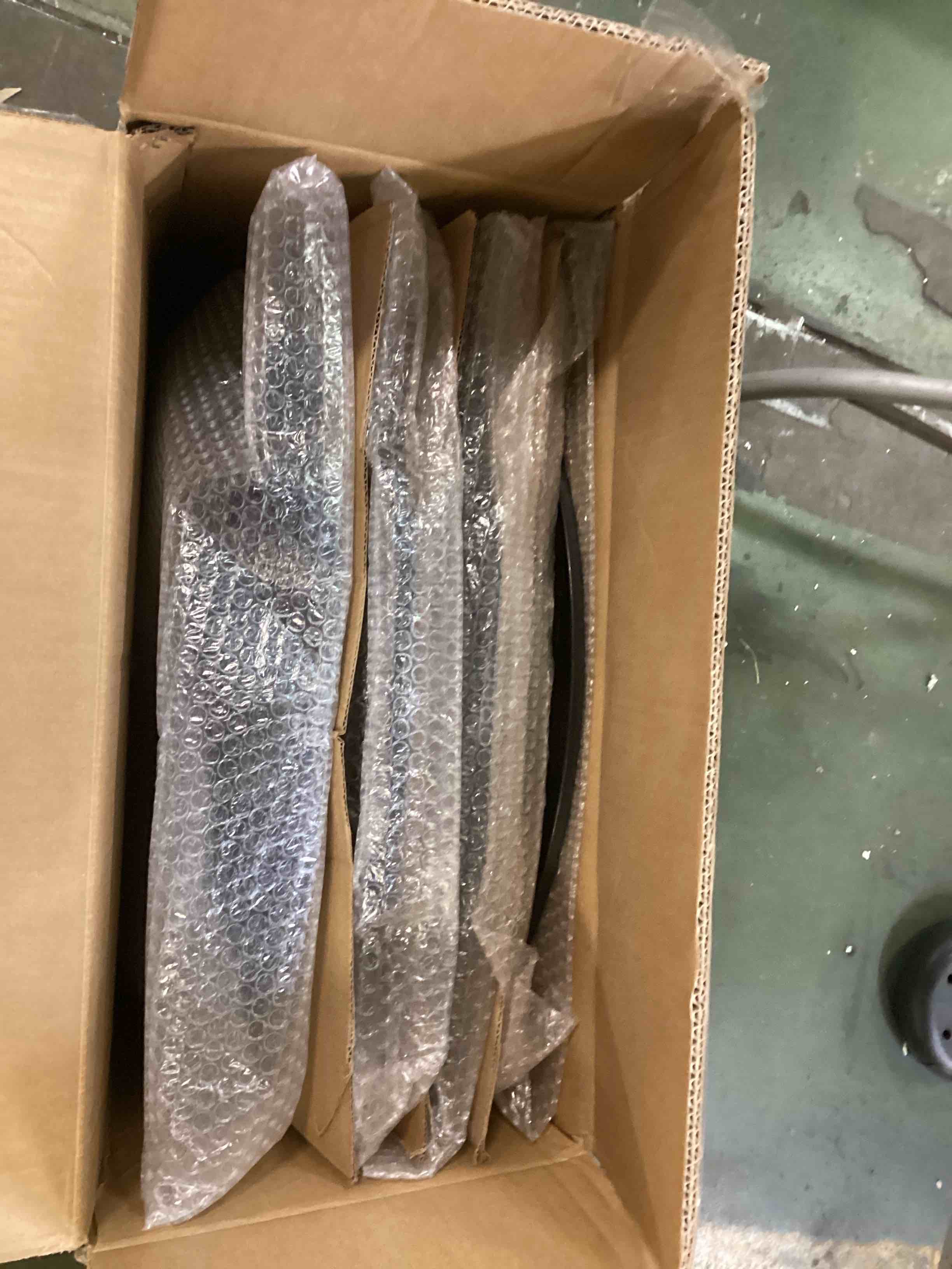 https://s3.amazonaws.com/lotting-images-prod/bidfta/BLU5727319_1715175532756.jpeg