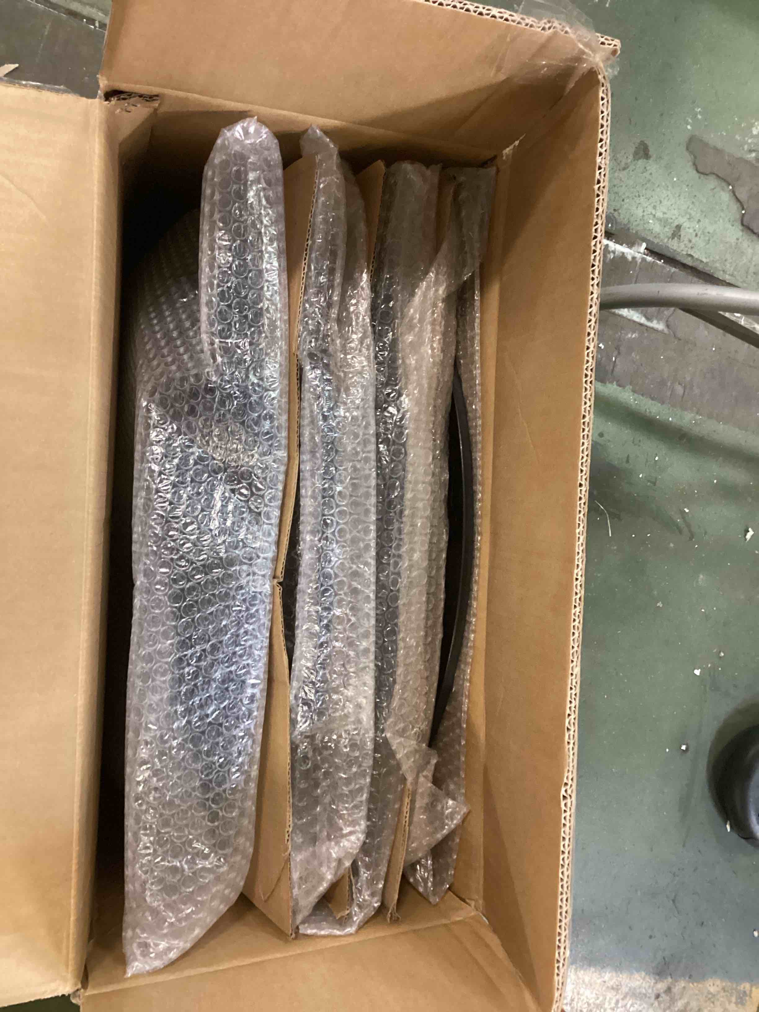 https://s3.amazonaws.com/lotting-images-prod/bidfta/BLU5727319_1715175533580.jpeg