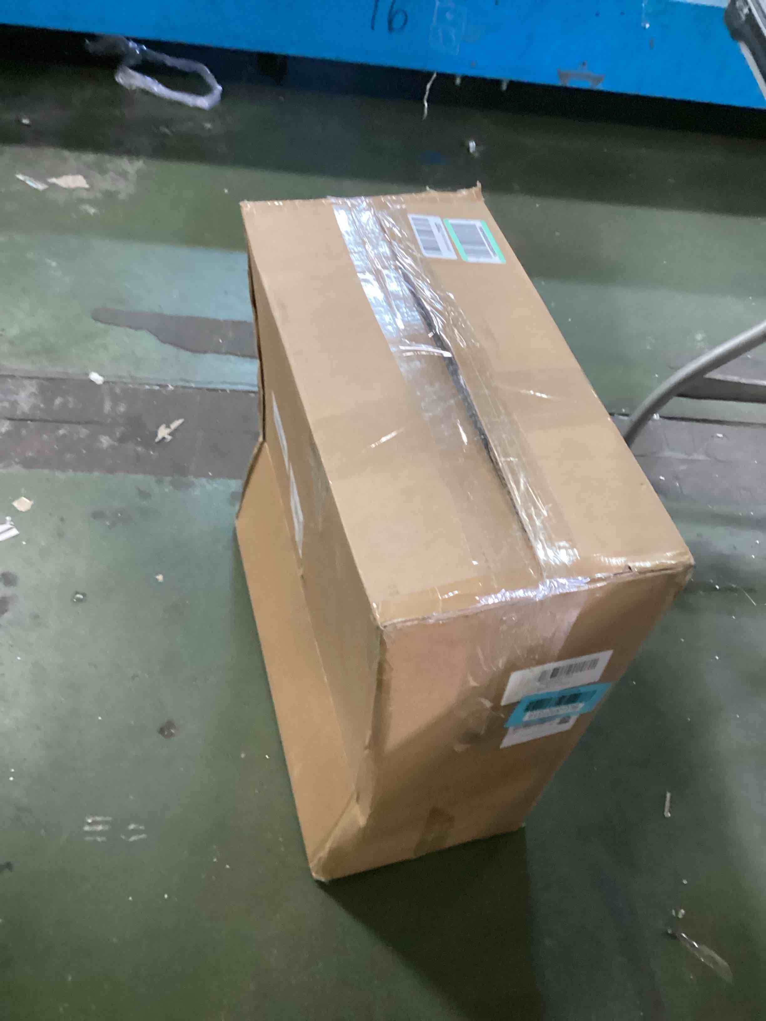 https://s3.amazonaws.com/lotting-images-prod/bidfta/BLU5727319_1715175572765.jpeg