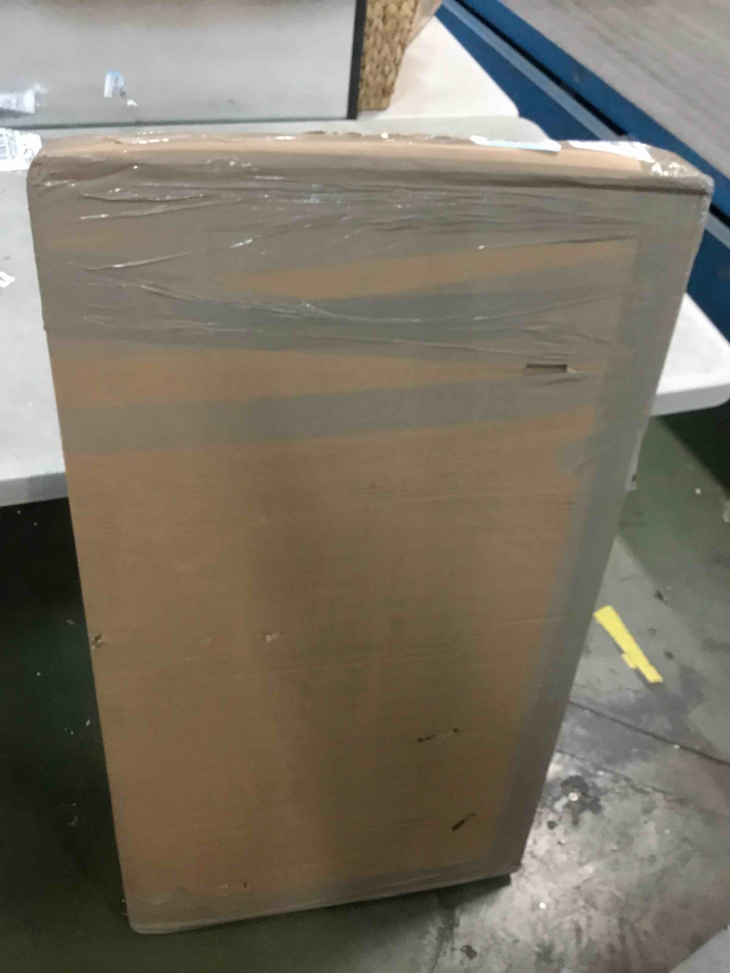 https://s3.amazonaws.com/lotting-images-prod/bidfta/BLU5727703_1714578921359.jpeg