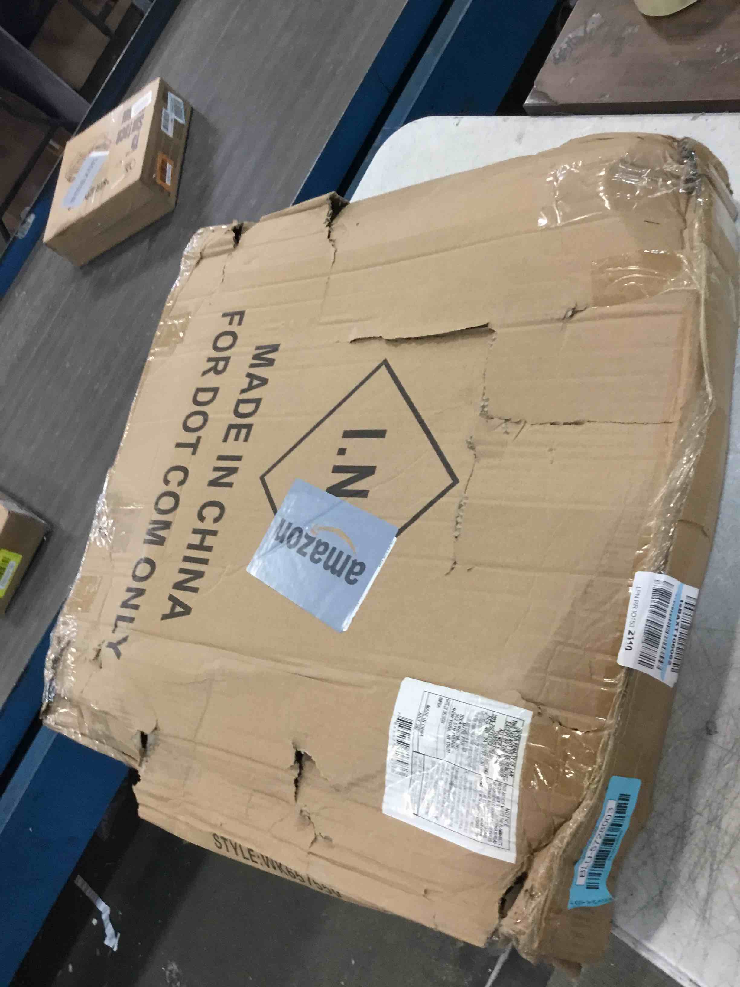 https://s3.amazonaws.com/lotting-images-prod/bidfta/BLU5728003_1714671069977.jpeg