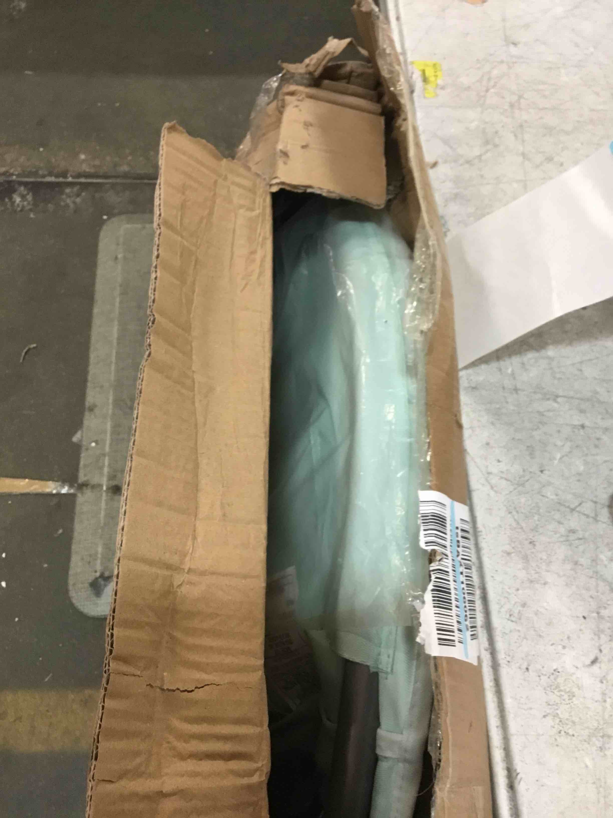 https://s3.amazonaws.com/lotting-images-prod/bidfta/BLU5728003_1714671093662.jpeg