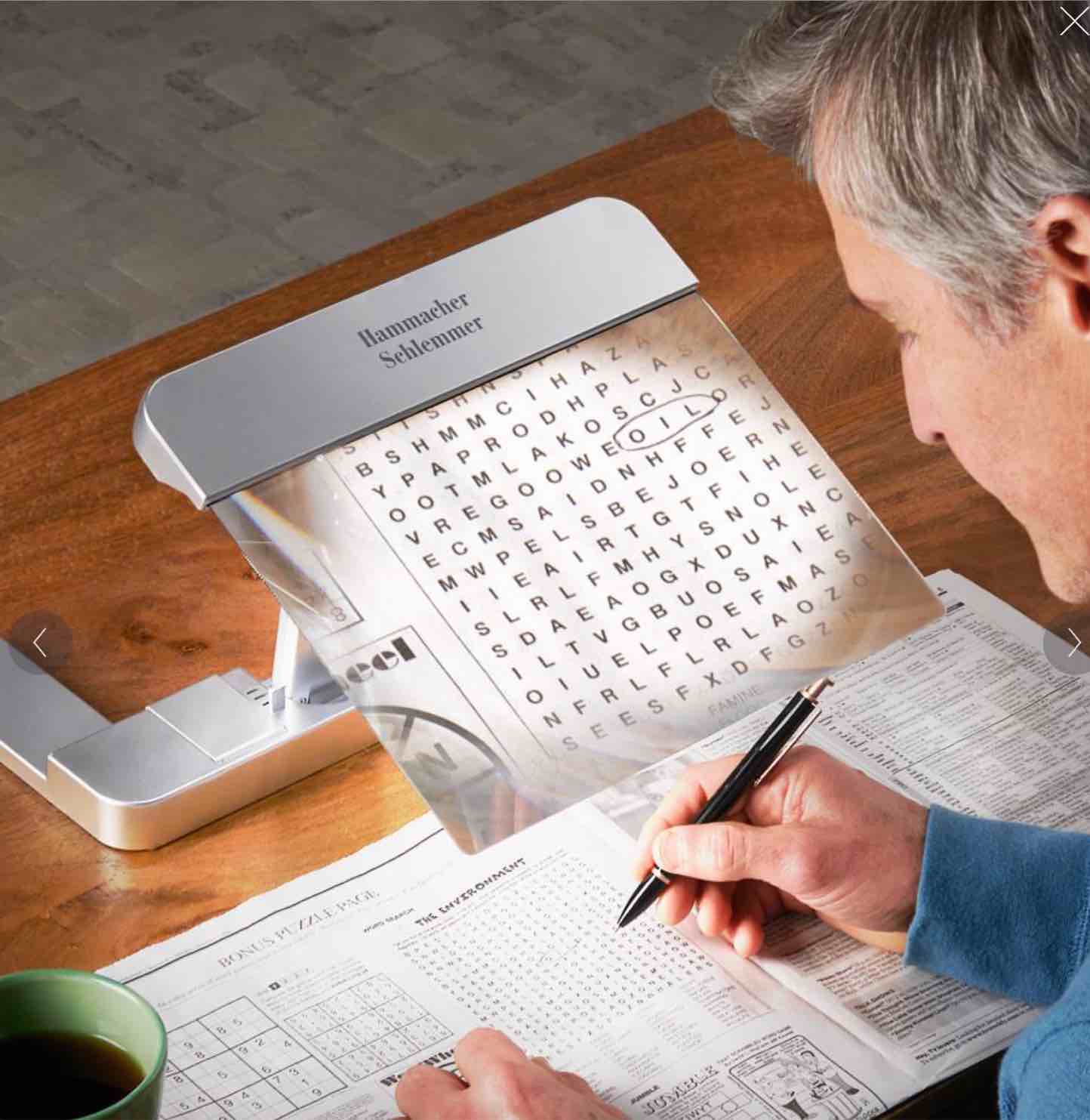 The Full Page Illuminated Desktop Magnifier