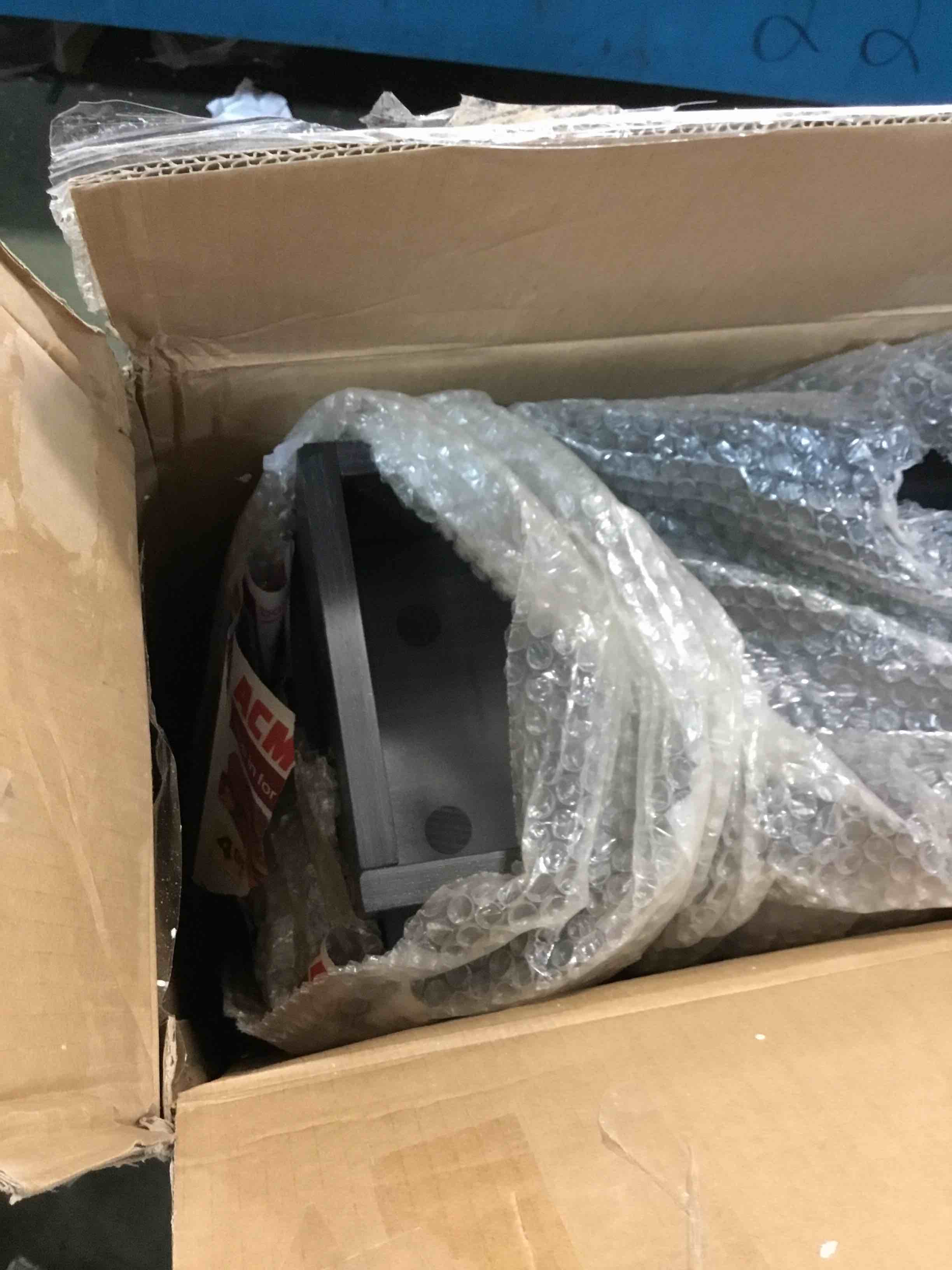 https://s3.amazonaws.com/lotting-images-prod/bidfta/BLU5728331_1714761708610.jpeg