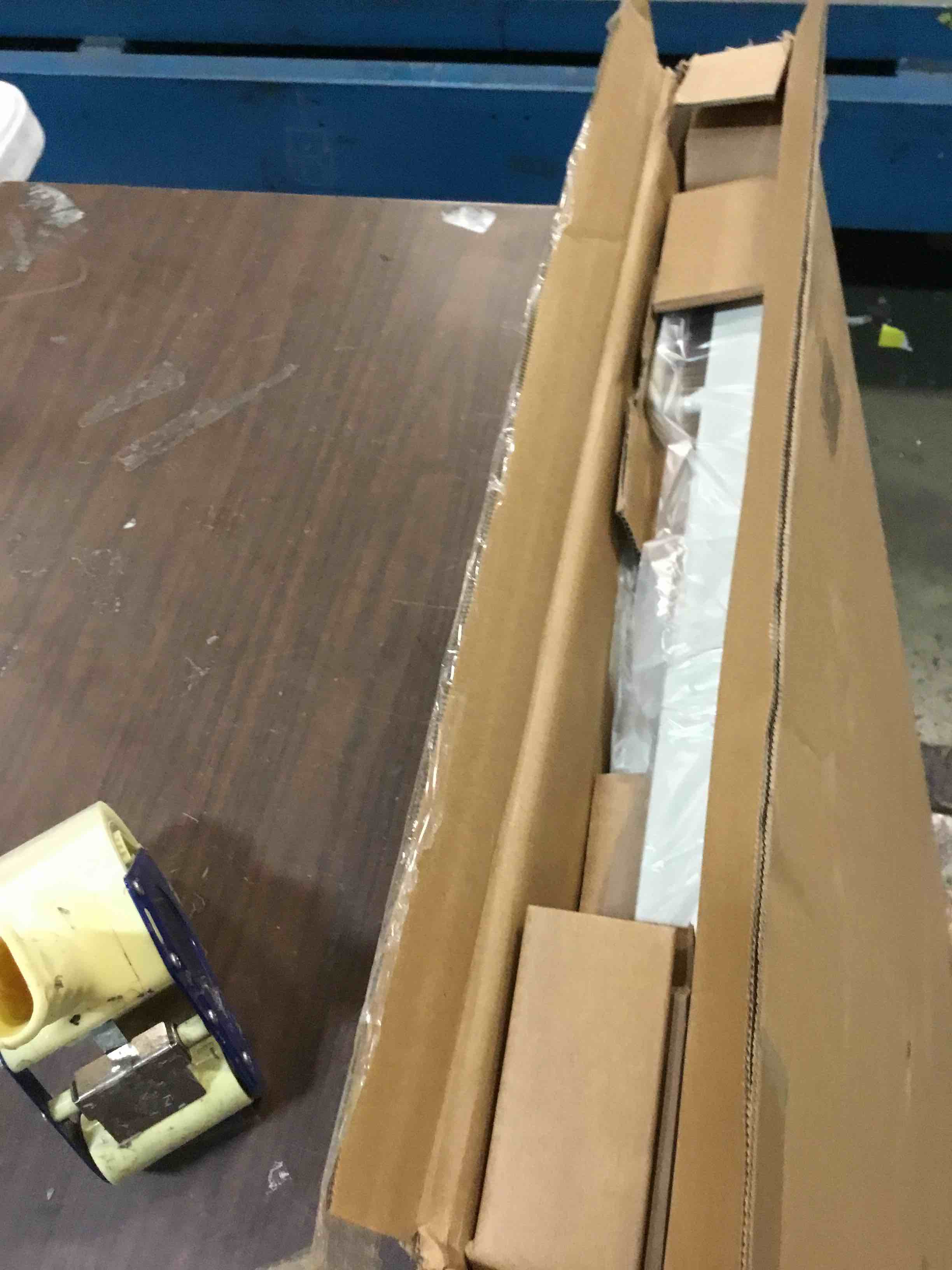 https://s3.amazonaws.com/lotting-images-prod/bidfta/BLU5728358_1714766803124.jpeg
