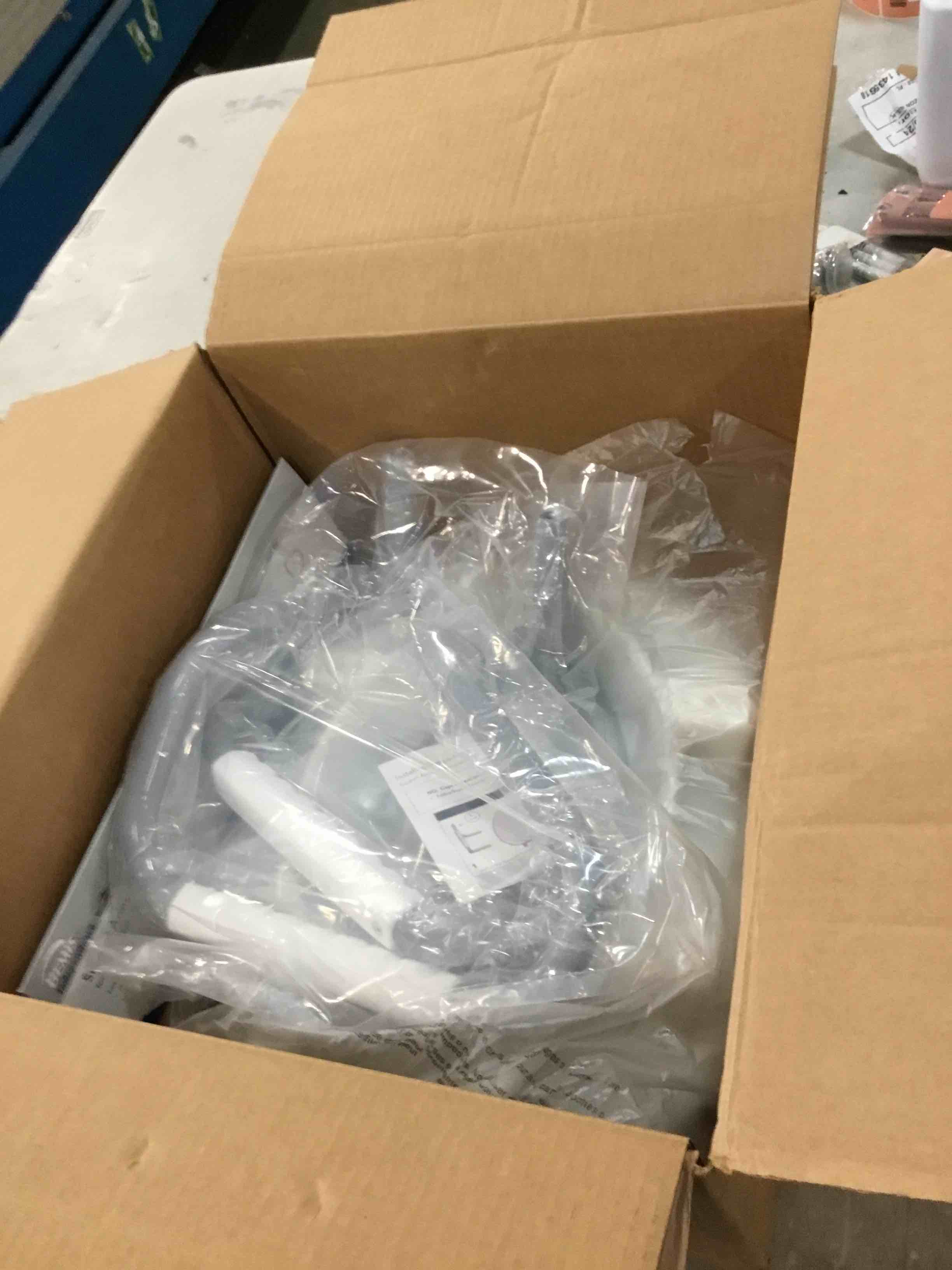 https://s3.amazonaws.com/lotting-images-prod/bidfta/BLU5728652_1715018538987.jpeg