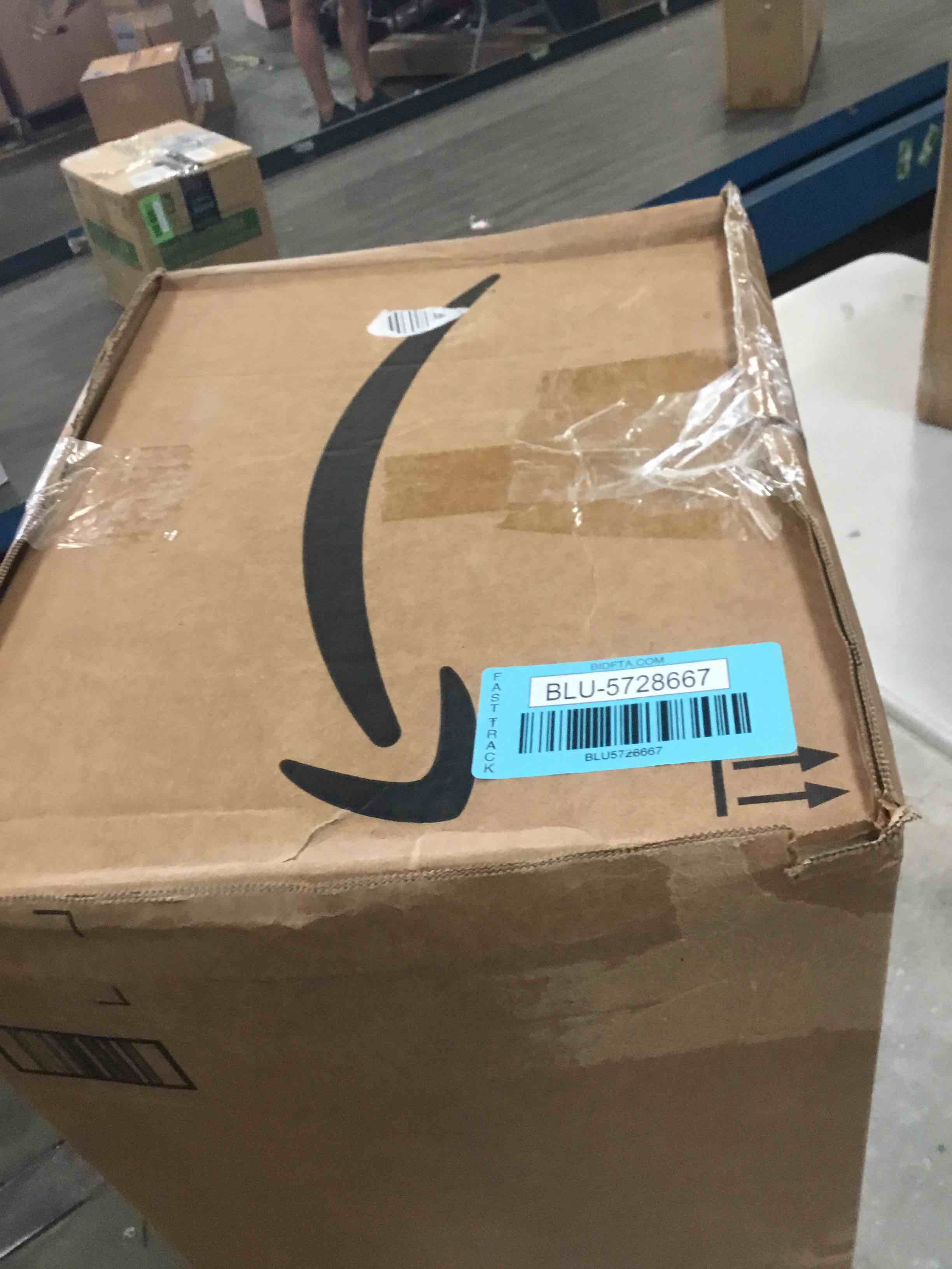 https://s3.amazonaws.com/lotting-images-prod/bidfta/BLU5728667_1715020241972.jpeg