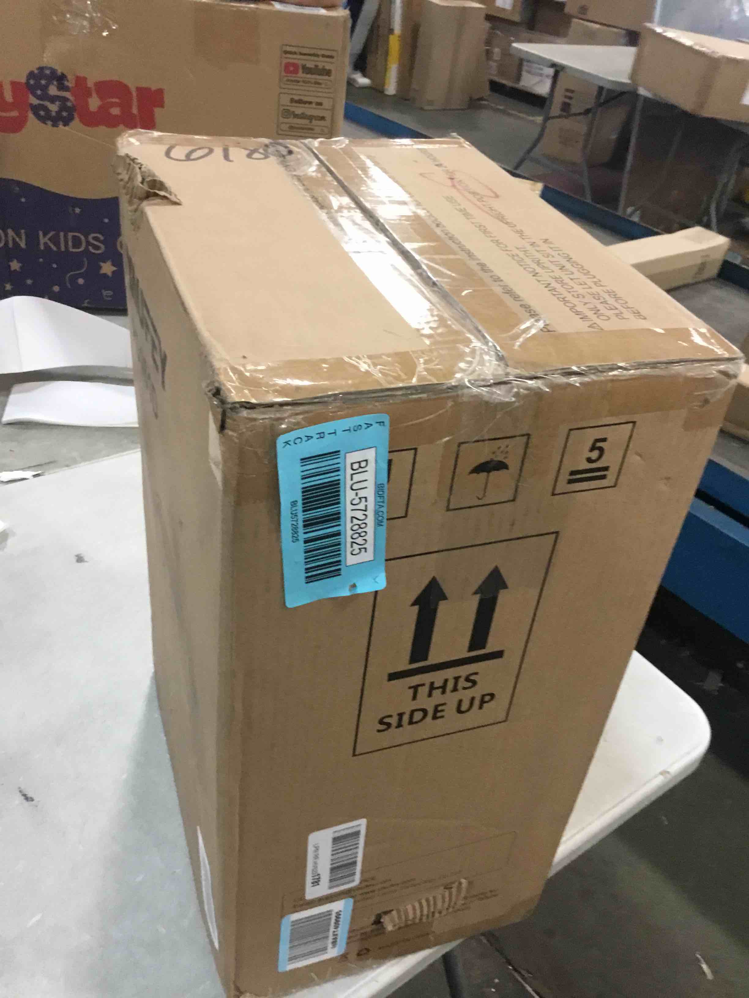https://s3.amazonaws.com/lotting-images-prod/bidfta/BLU5728825_1715095663361.jpeg