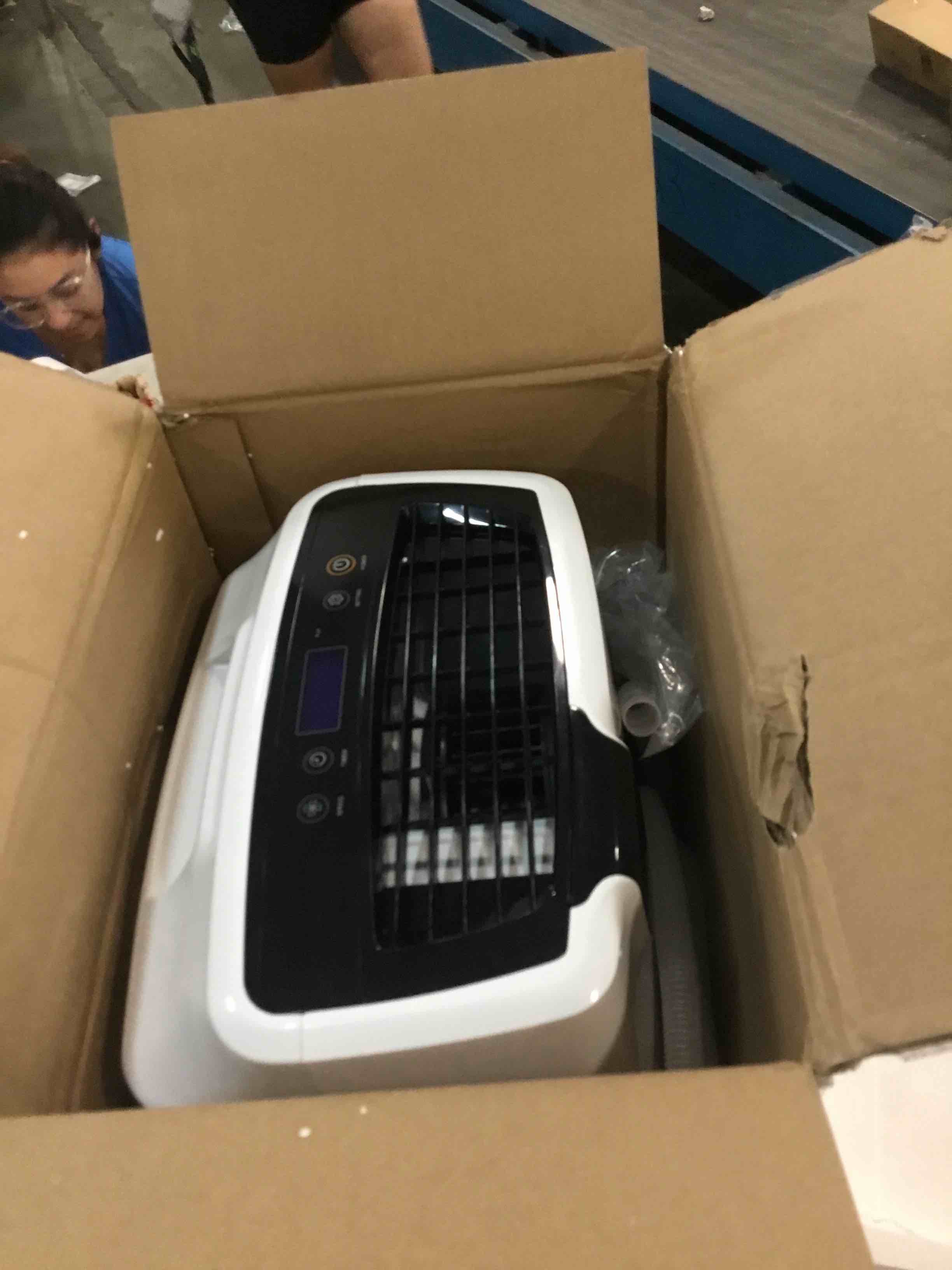 https://s3.amazonaws.com/lotting-images-prod/bidfta/BLU5728825_1715095679431.jpeg