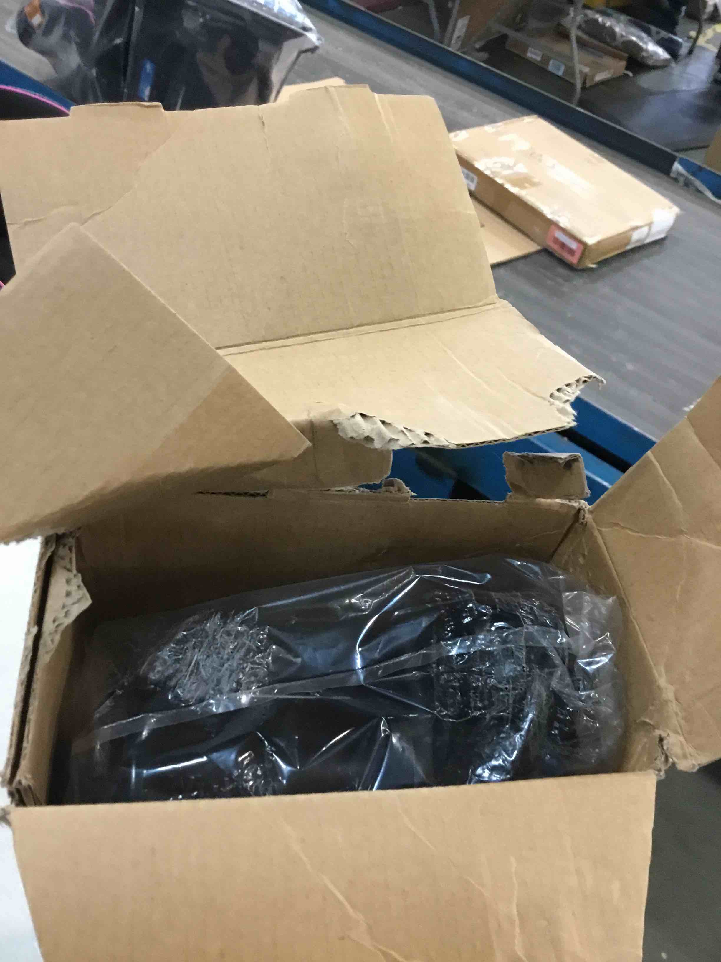 https://s3.amazonaws.com/lotting-images-prod/bidfta/BLU5728859_1715099124105.jpeg