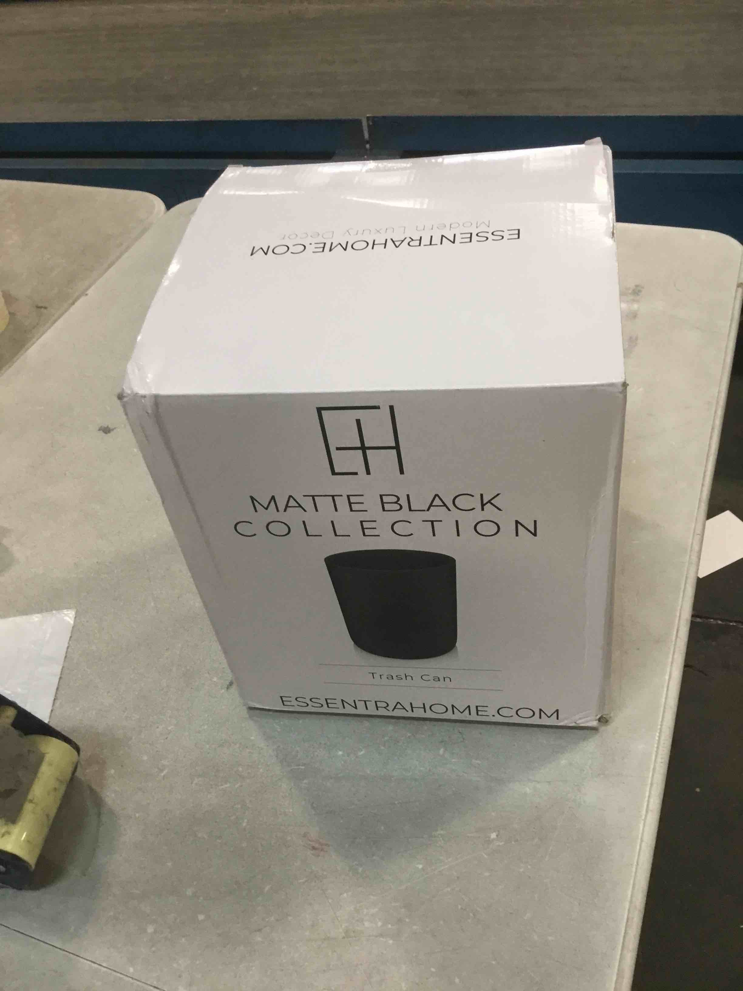 https://s3.amazonaws.com/lotting-images-prod/bidfta/BLU5728889_1715104077345.jpeg