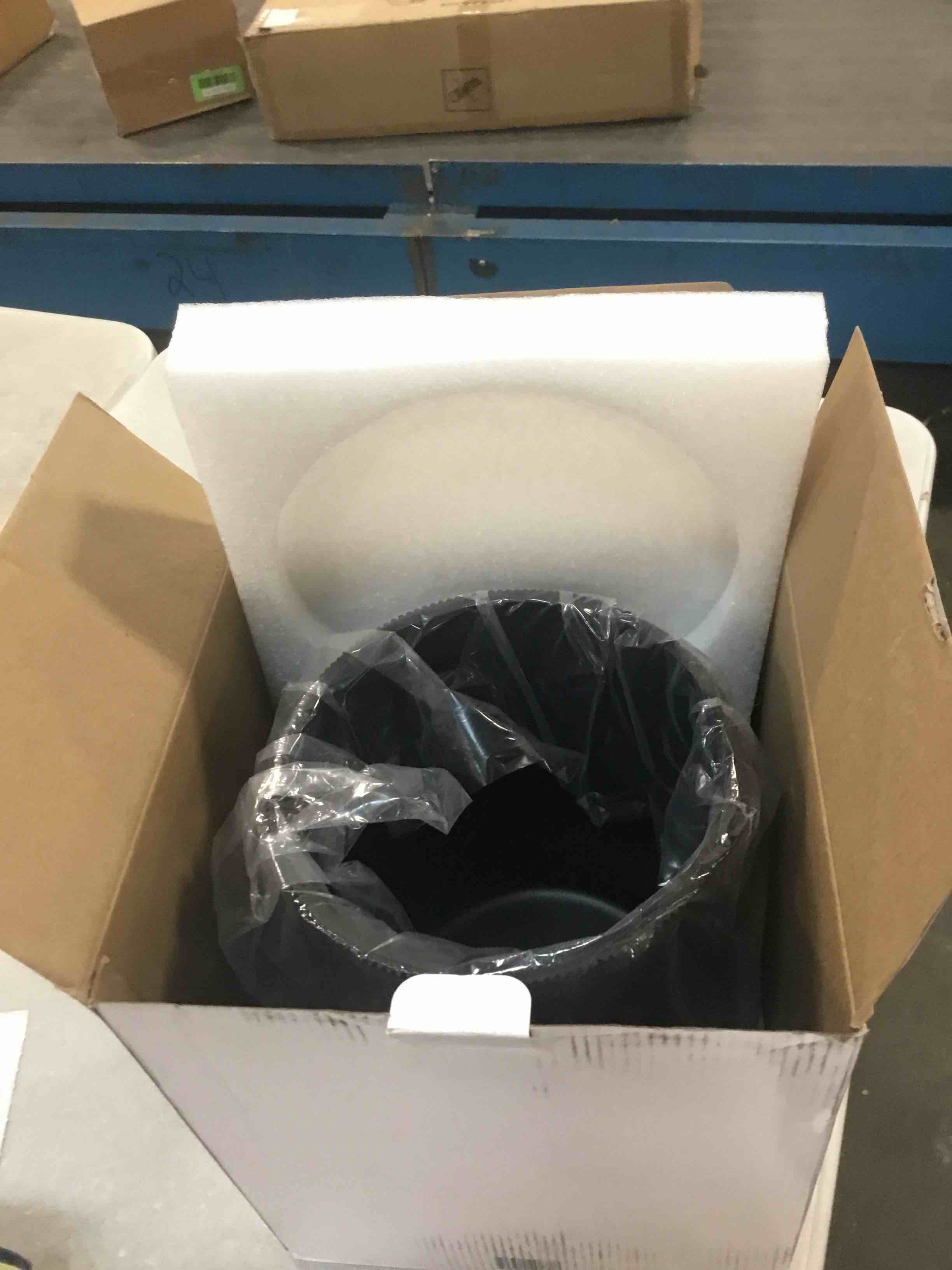 https://s3.amazonaws.com/lotting-images-prod/bidfta/BLU5728889_1715104090761.jpeg