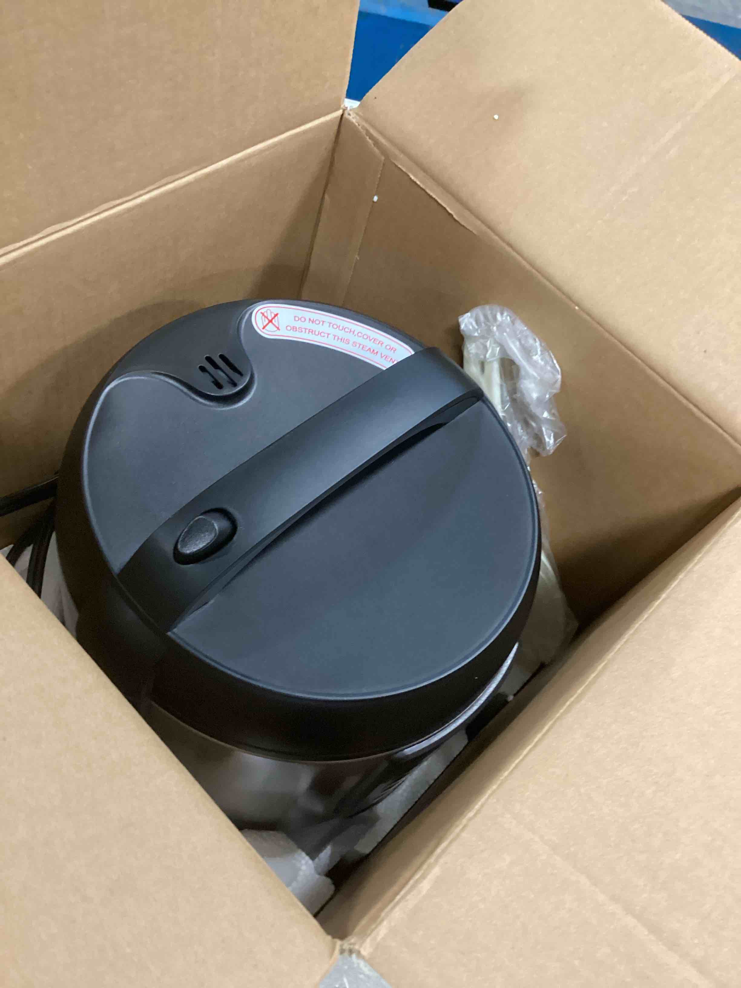 https://s3.amazonaws.com/lotting-images-prod/bidfta/BLU5729043_1715083693438.jpeg