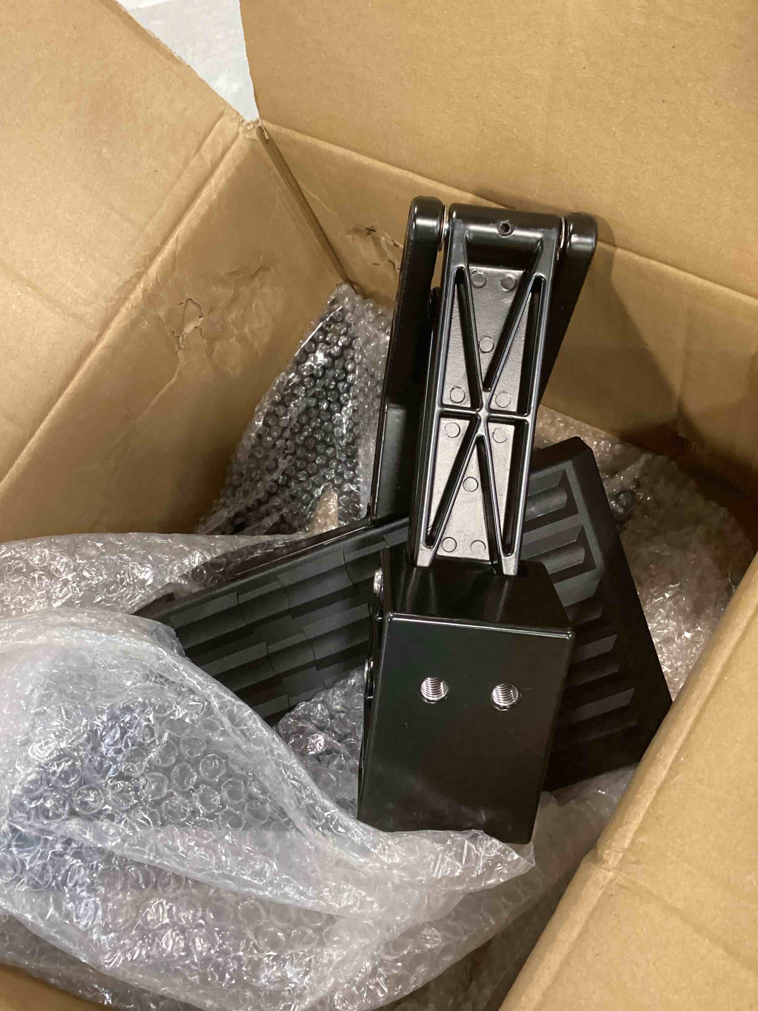 https://s3.amazonaws.com/lotting-images-prod/bidfta/BLU5729140_1715096039581.jpeg