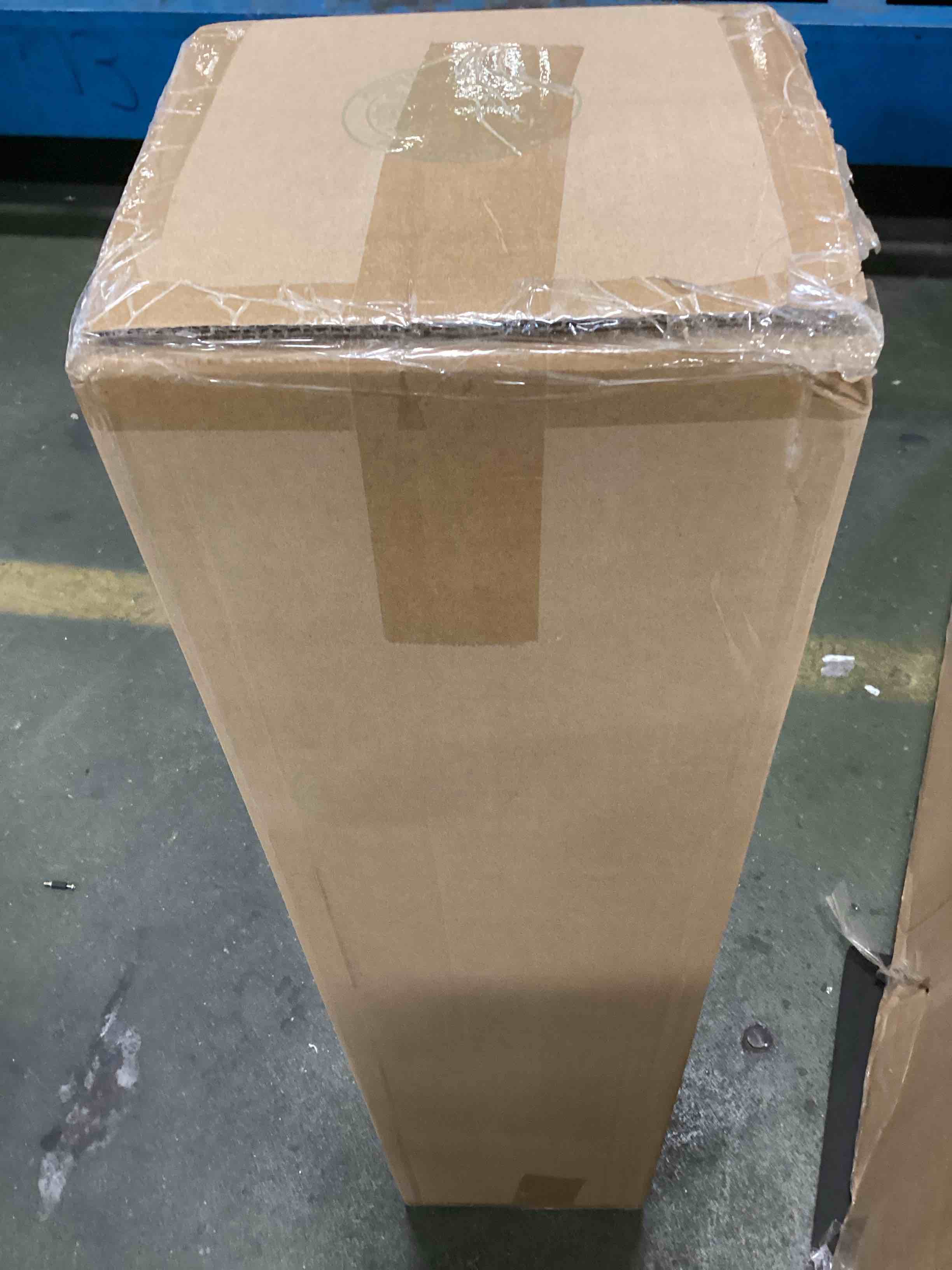 https://s3.amazonaws.com/lotting-images-prod/bidfta/BLU5729737_1715277488785.jpeg