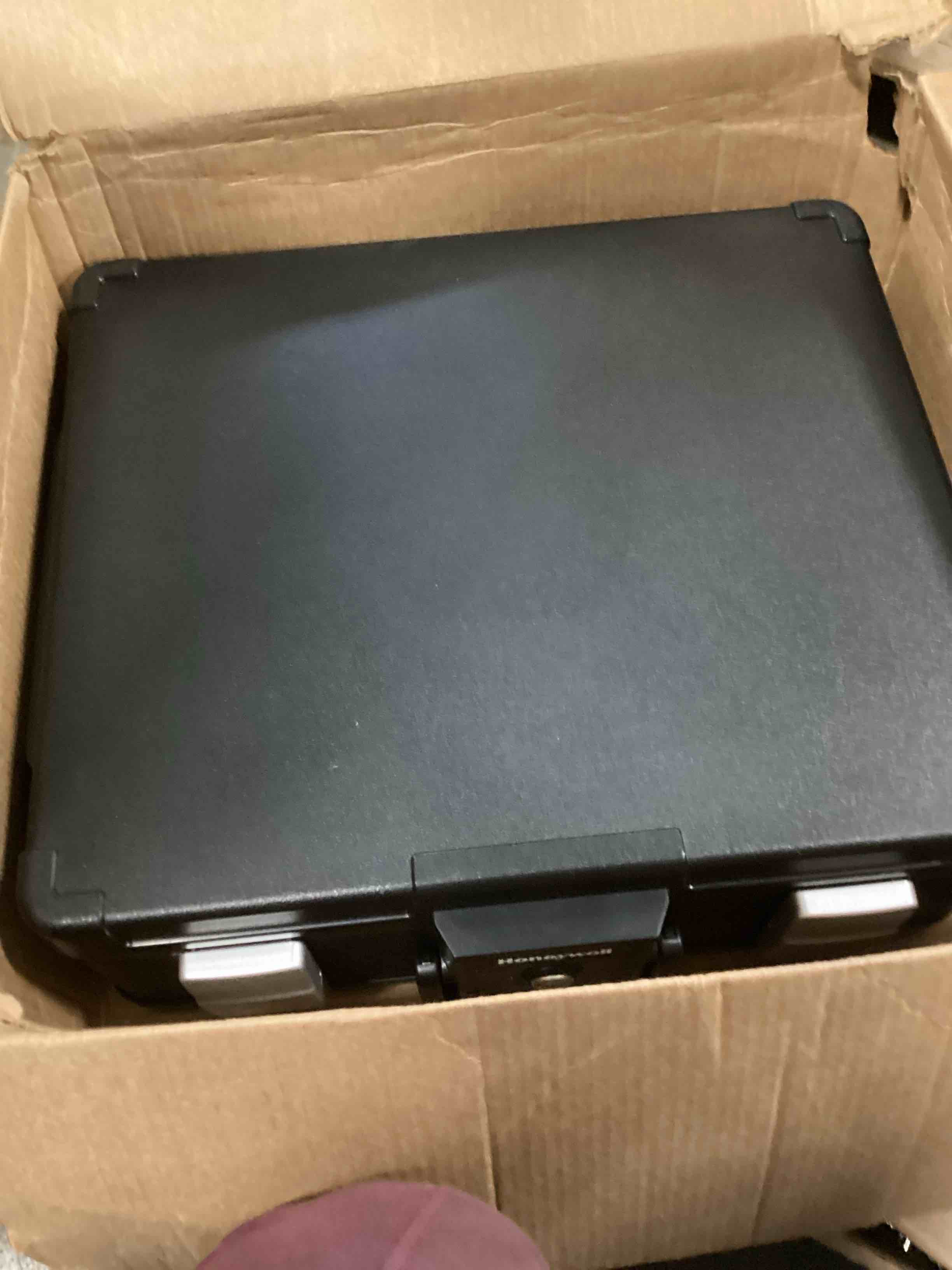 https://s3.amazonaws.com/lotting-images-prod/bidfta/BLU5729917_1715357408280.jpeg