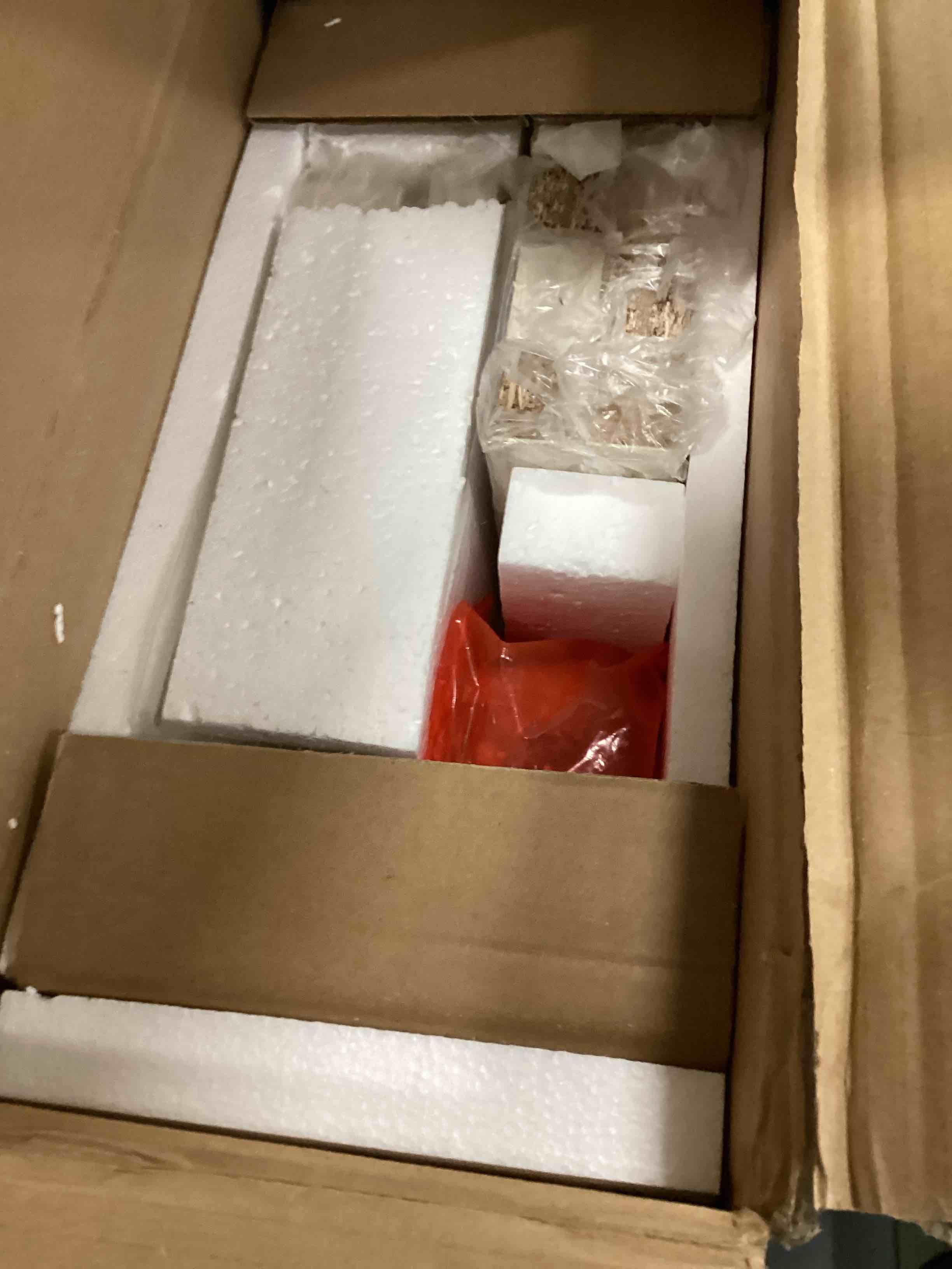 https://s3.amazonaws.com/lotting-images-prod/bidfta/BLU5729973_1715369996490.jpeg