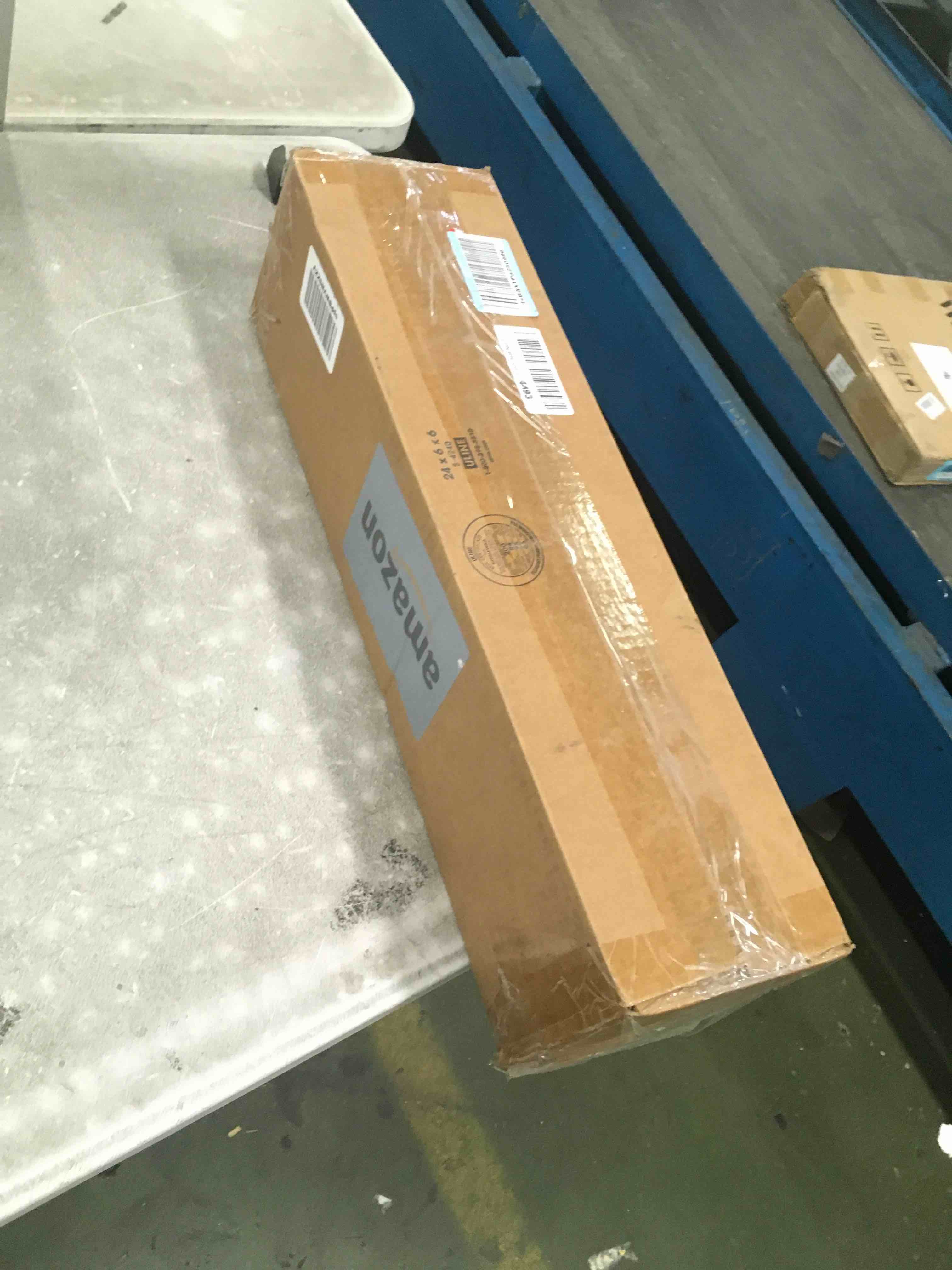 https://s3.amazonaws.com/lotting-images-prod/bidfta/BLU5730503_1714999069593.jpeg