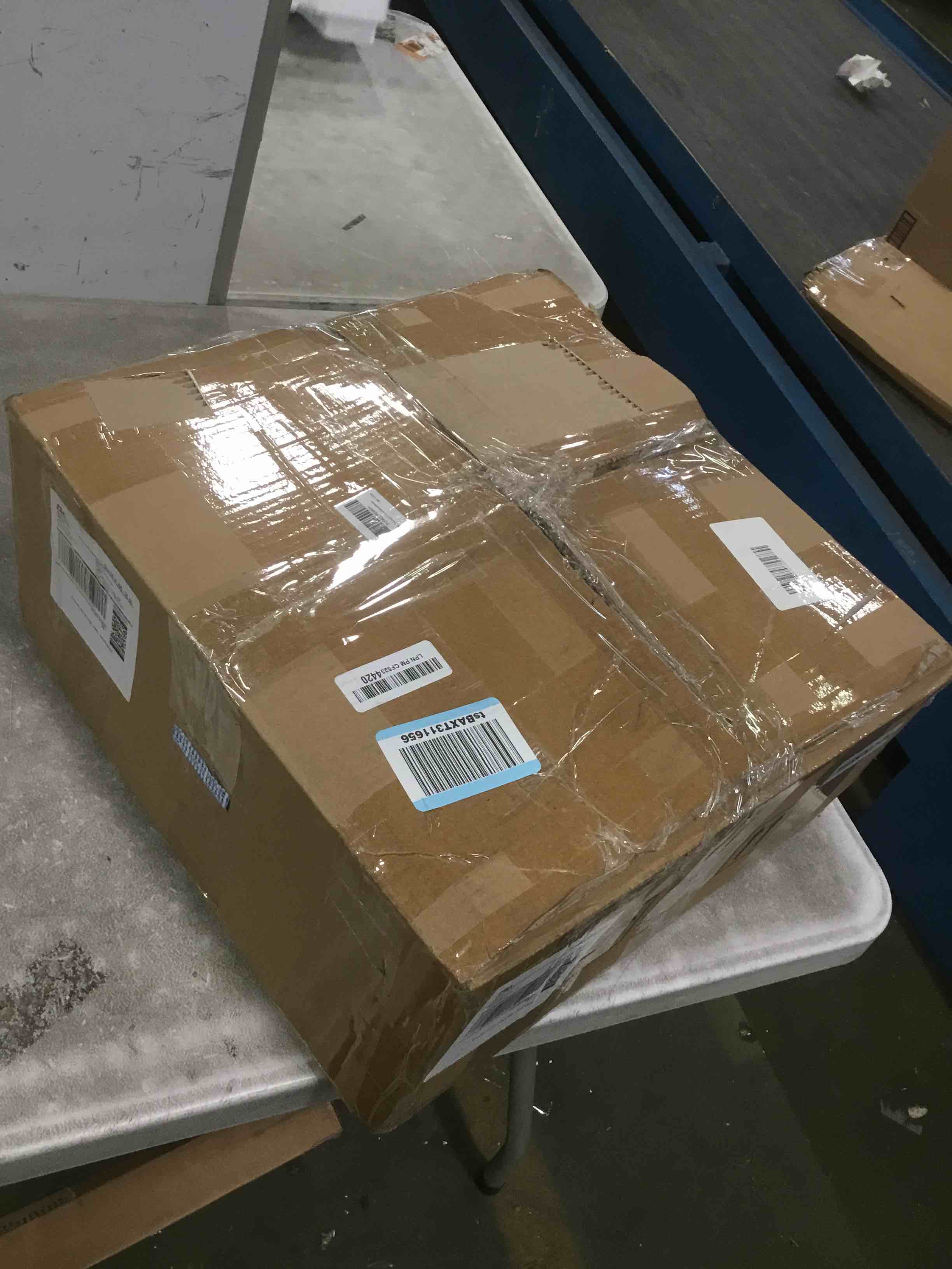 https://s3.amazonaws.com/lotting-images-prod/bidfta/BLU5730599_1715009777166.jpeg