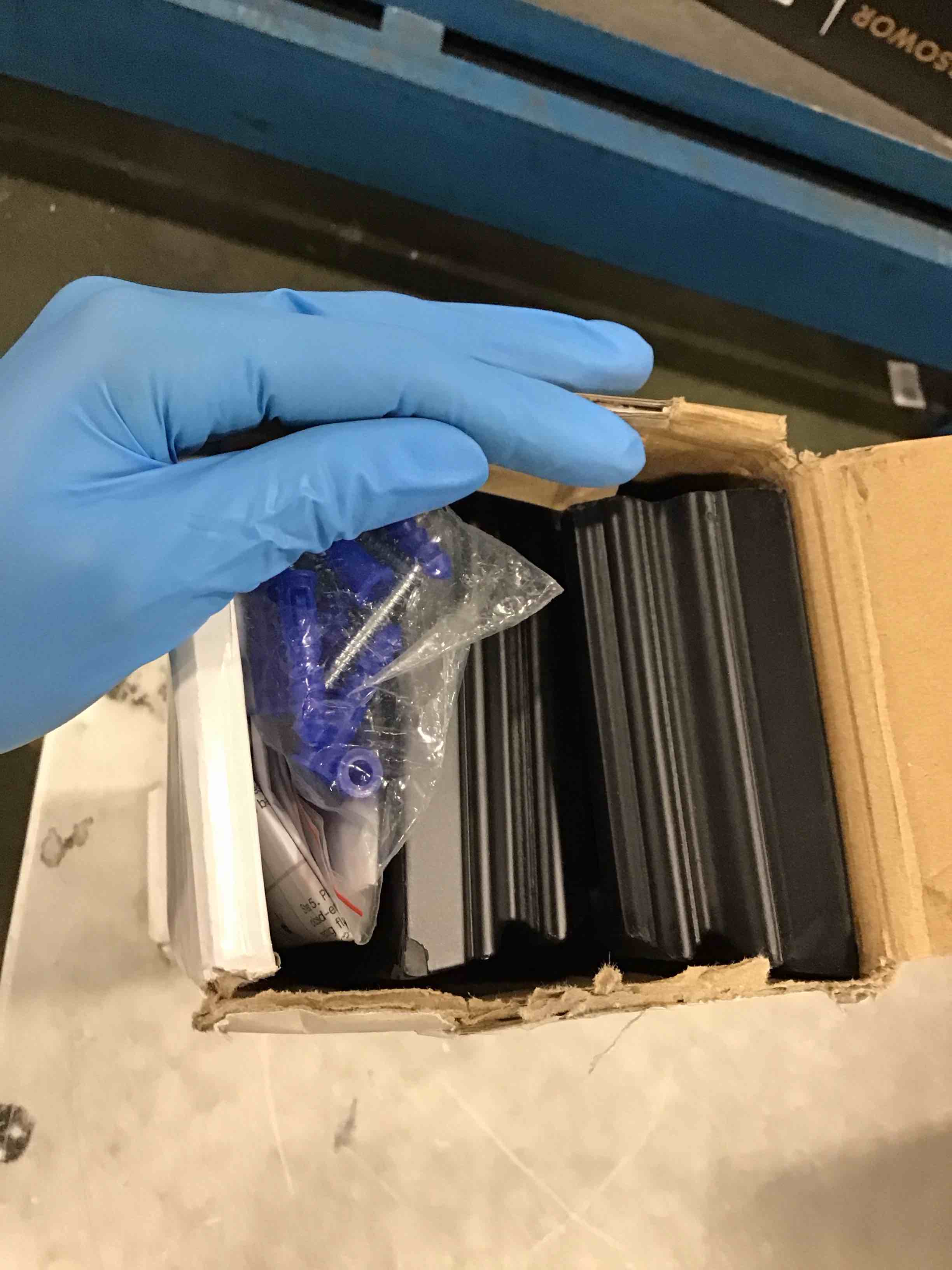 https://s3.amazonaws.com/lotting-images-prod/bidfta/BLU5730751_1715081261179.jpeg