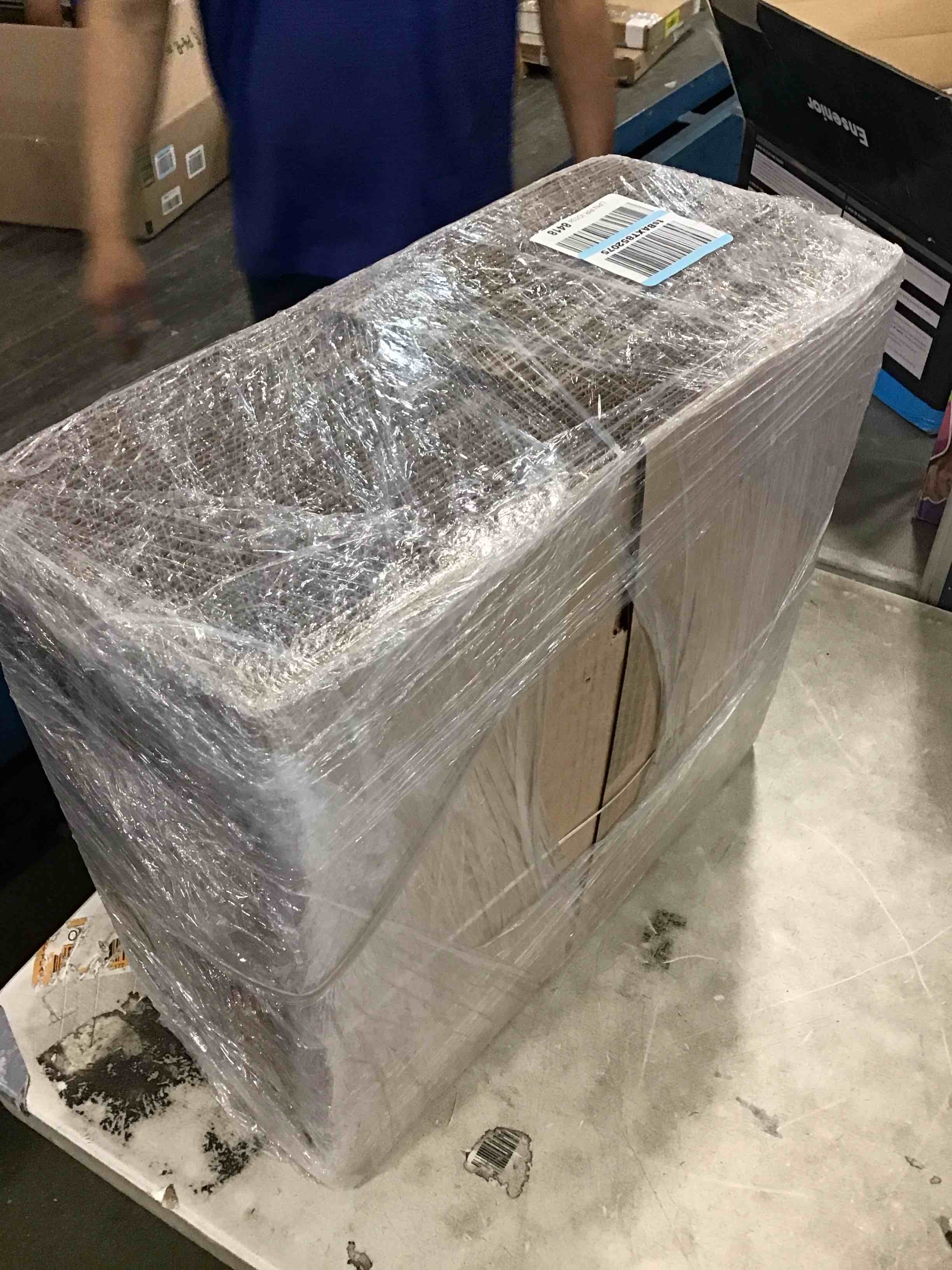 https://s3.amazonaws.com/lotting-images-prod/bidfta/BLU5730804_1715088113953.jpeg