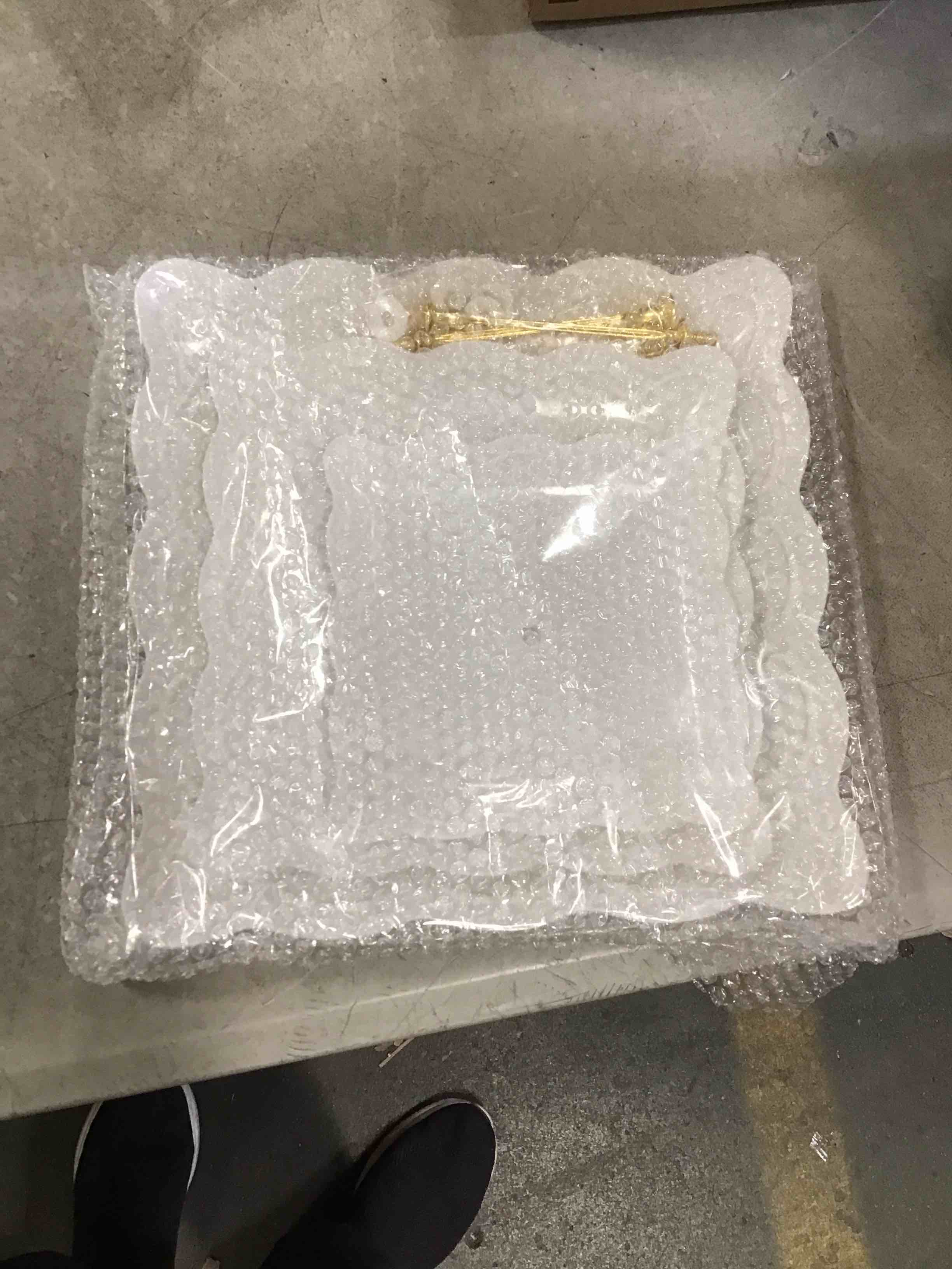 https://s3.amazonaws.com/lotting-images-prod/bidfta/BLU5731669_1715355281913.jpeg