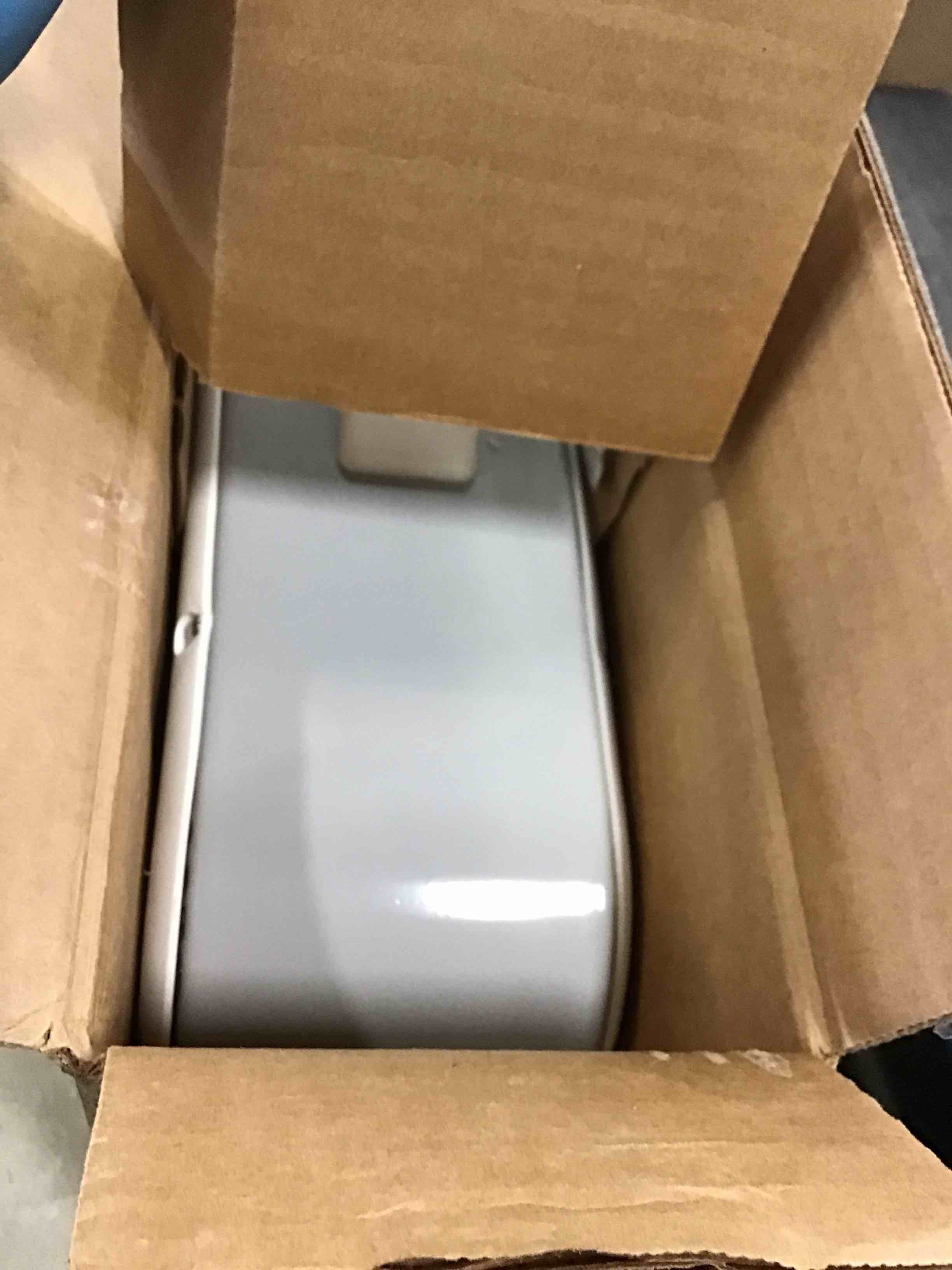 https://s3.amazonaws.com/lotting-images-prod/bidfta/BLU5731711_1715356391863.jpeg