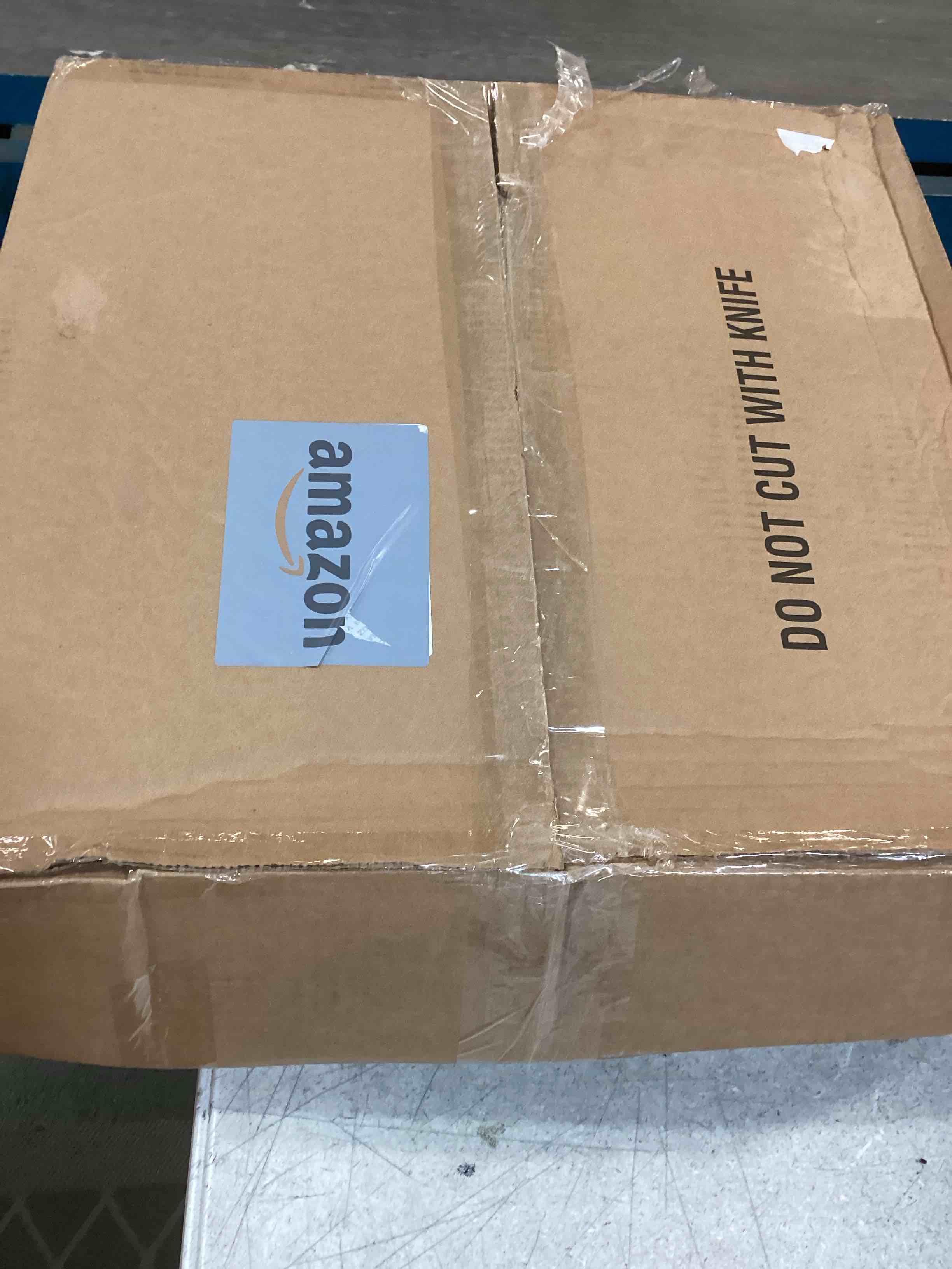 https://s3.amazonaws.com/lotting-images-prod/bidfta/BLU5732177_1713875942423.jpeg