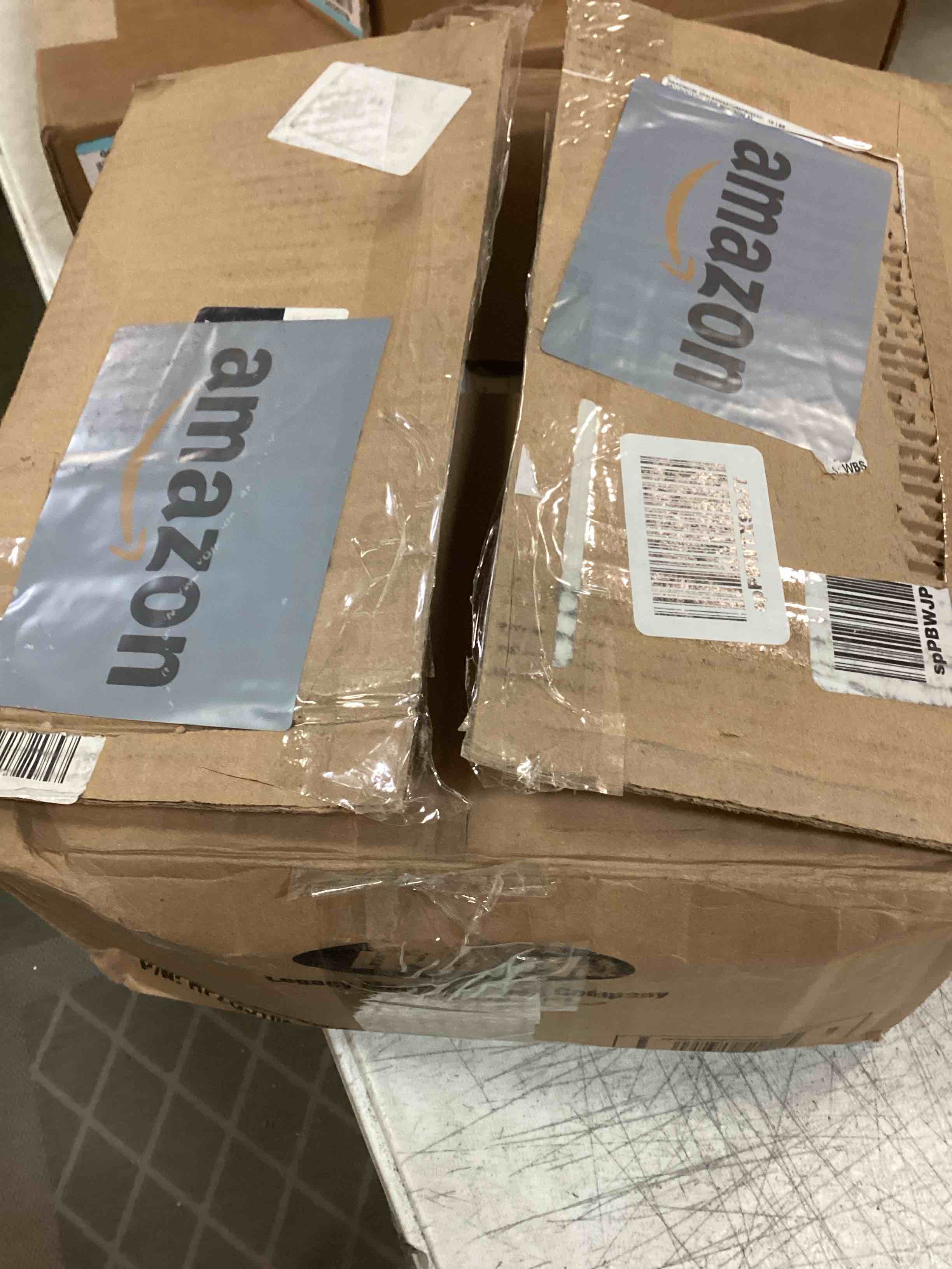 https://s3.amazonaws.com/lotting-images-prod/bidfta/BLU5732313_1713896283580.jpeg