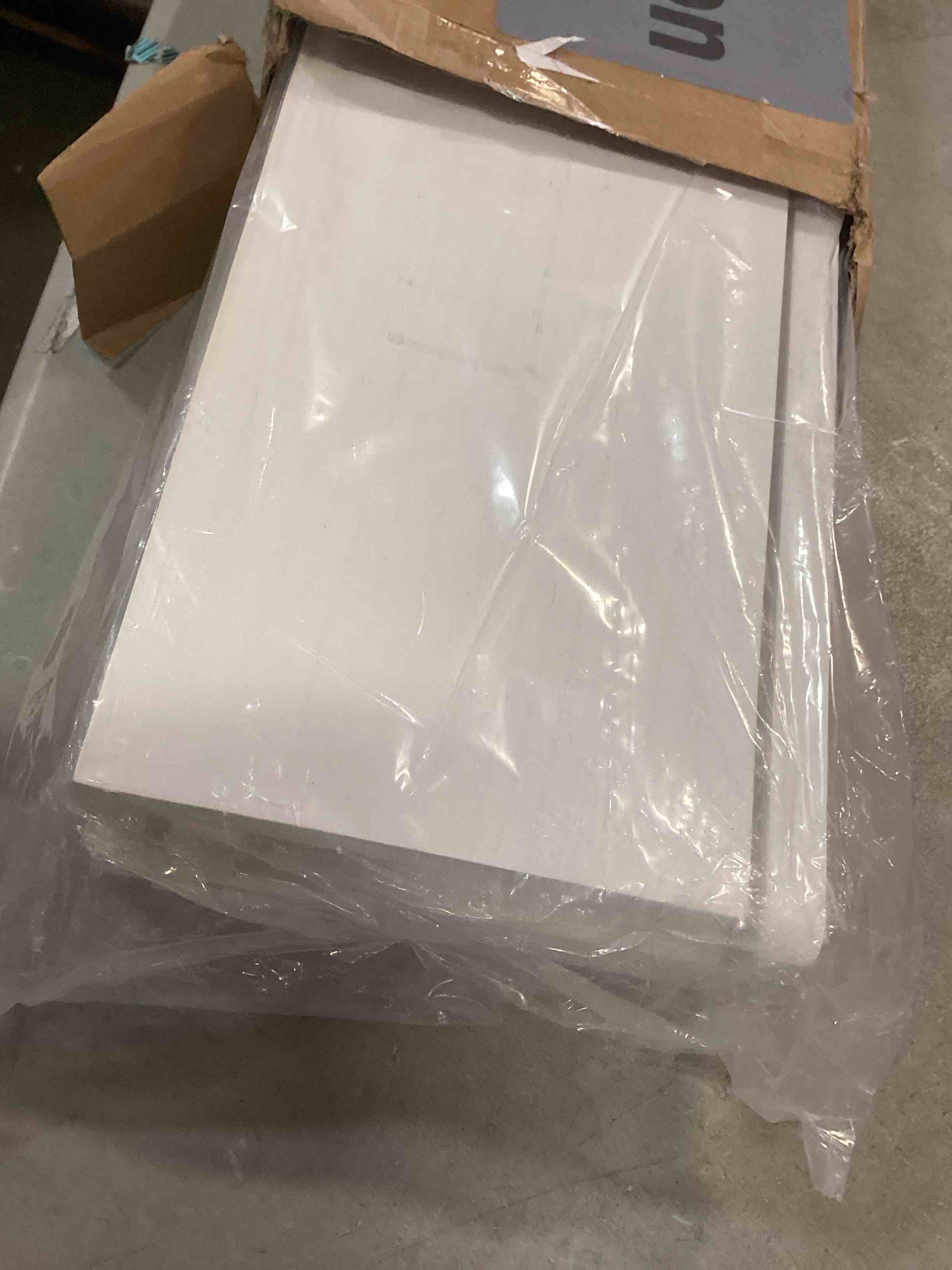 https://s3.amazonaws.com/lotting-images-prod/bidfta/BLU5732460_1713963186640.jpeg