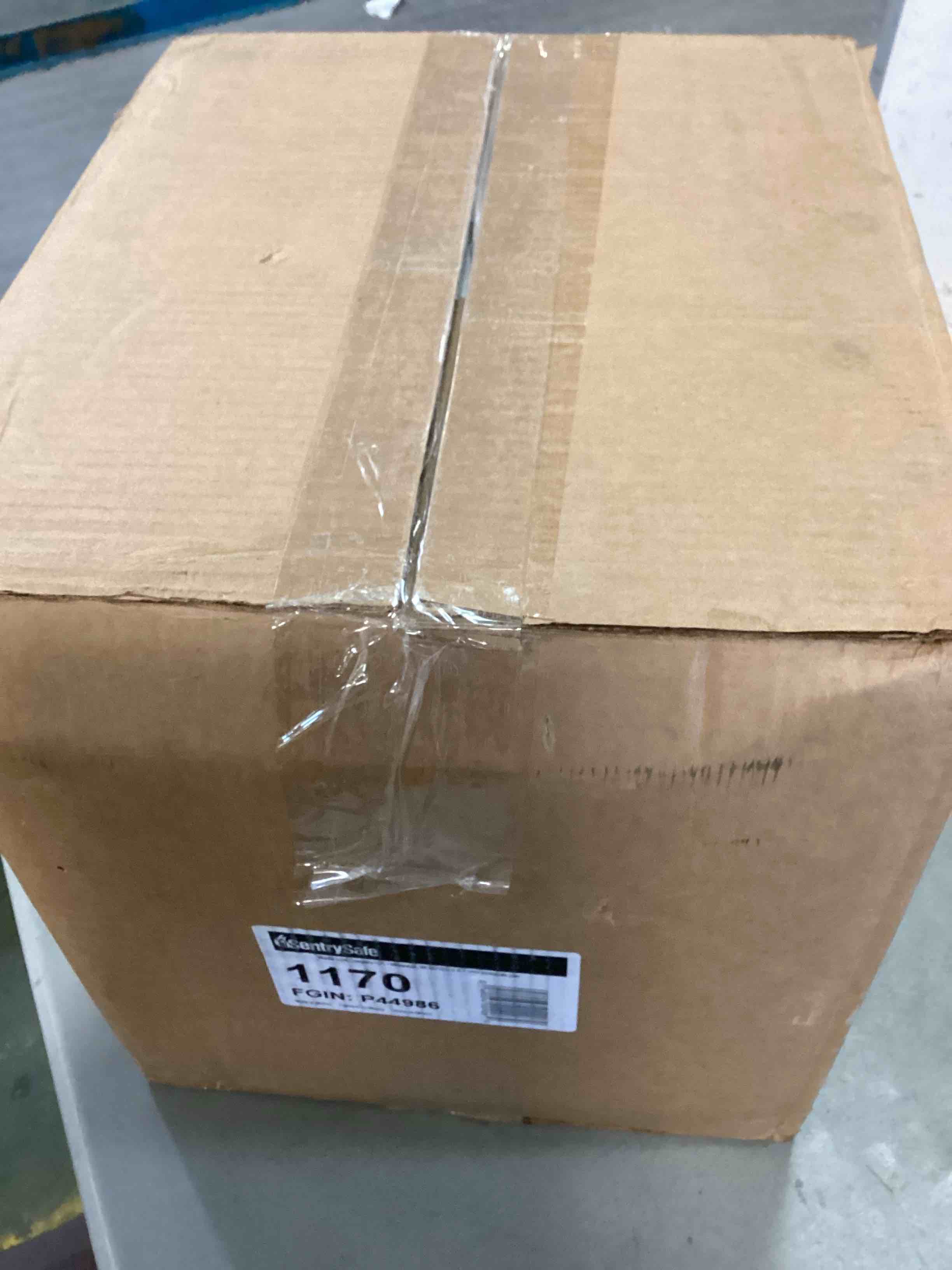 https://s3.amazonaws.com/lotting-images-prod/bidfta/BLU5732736_1714052576421.jpeg