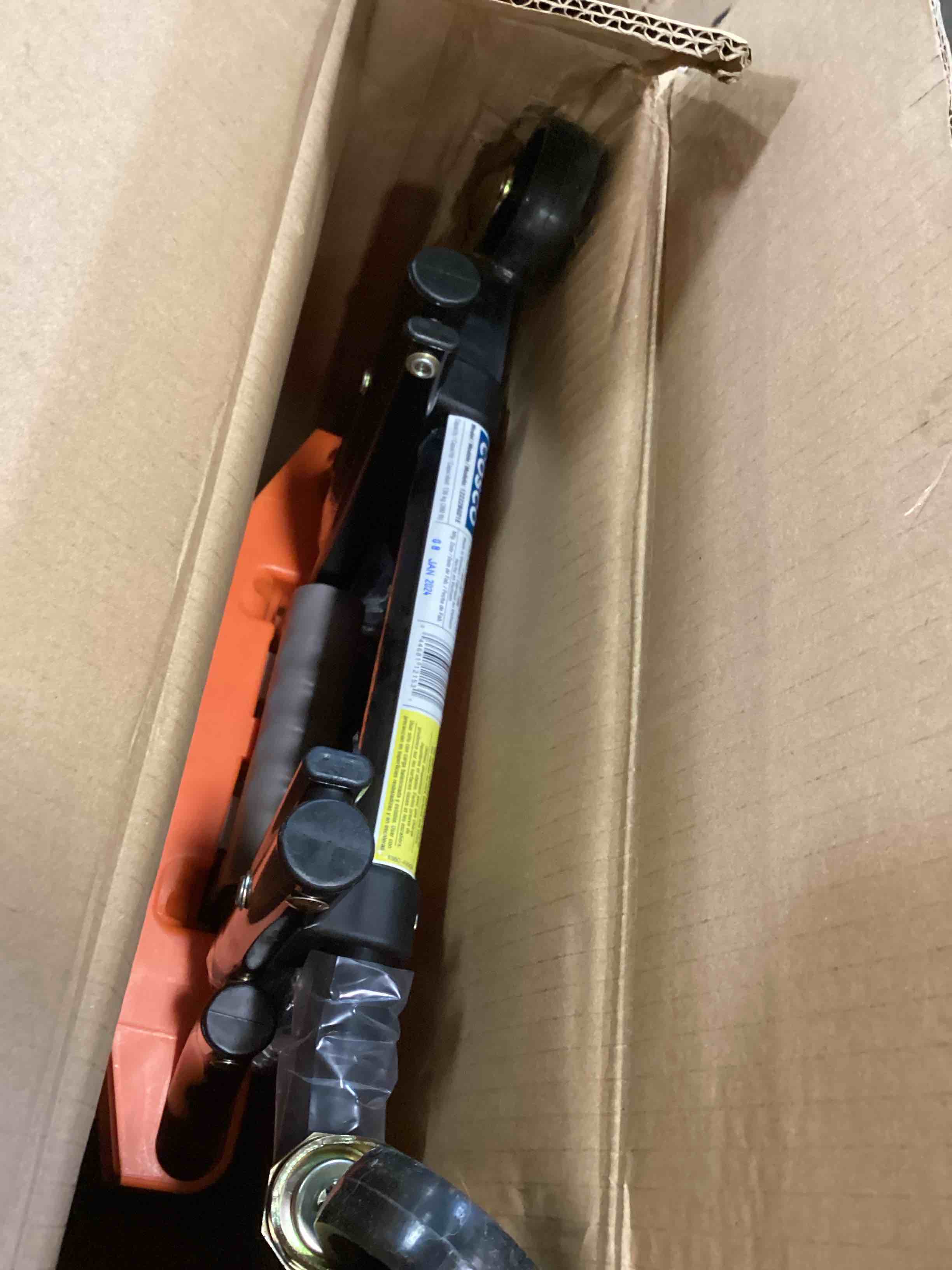 https://s3.amazonaws.com/lotting-images-prod/bidfta/BLU5732838_1714068689283.jpeg