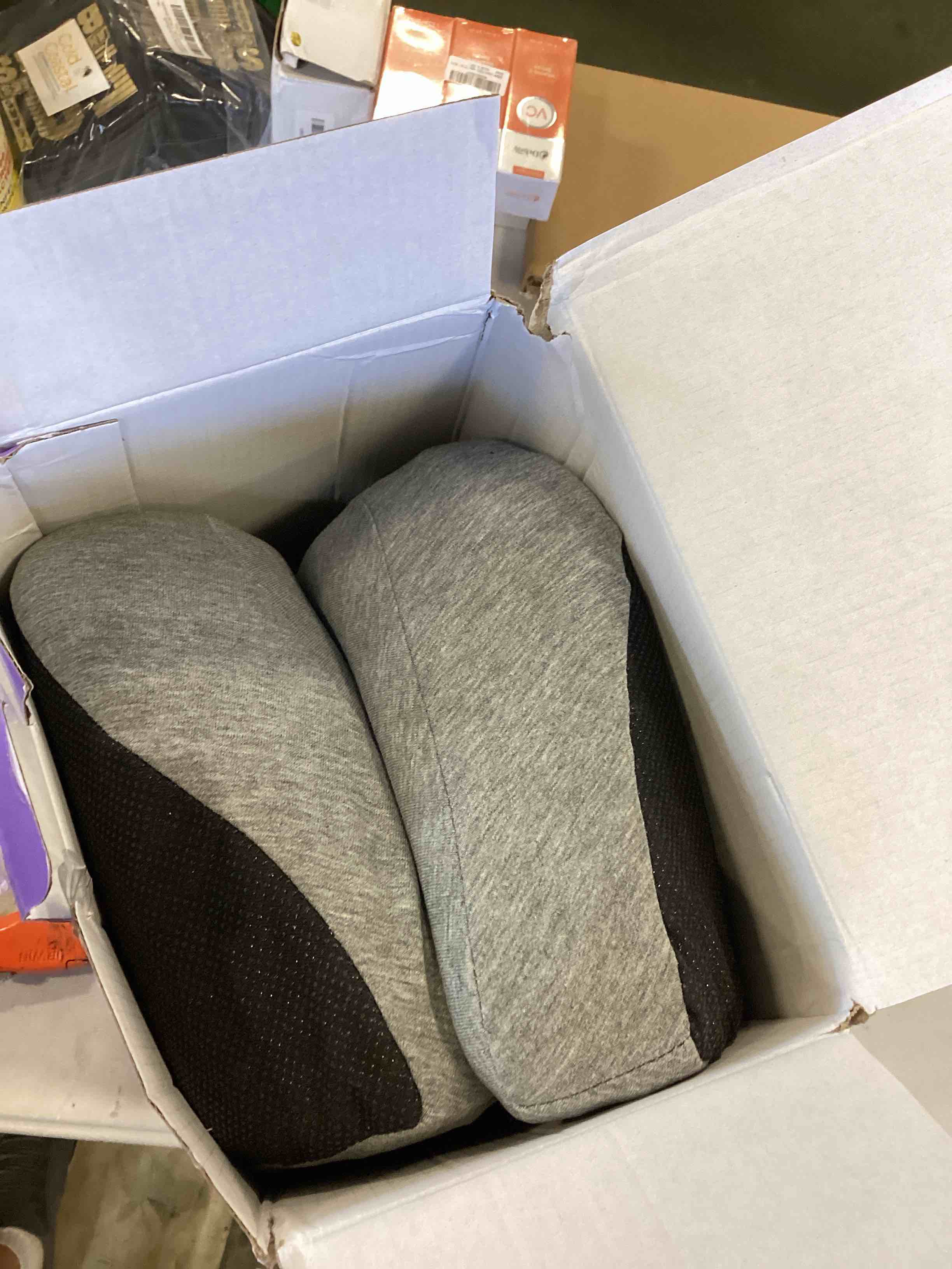 https://s3.amazonaws.com/lotting-images-prod/bidfta/BLU5735170_1713193192238.jpeg