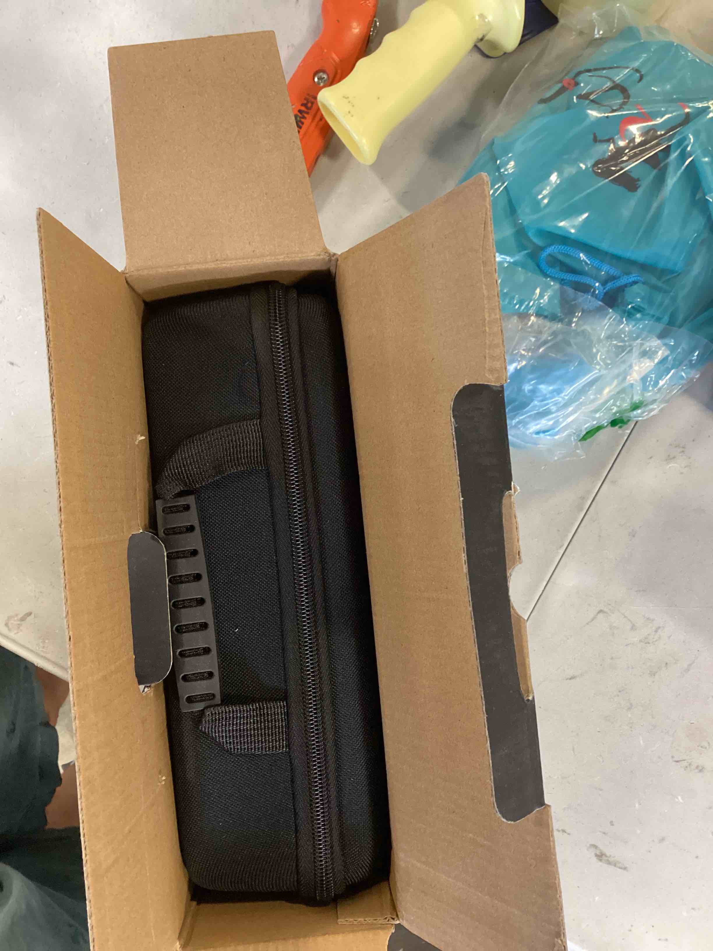 https://s3.amazonaws.com/lotting-images-prod/bidfta/BLU5735233_1713206704867.jpeg