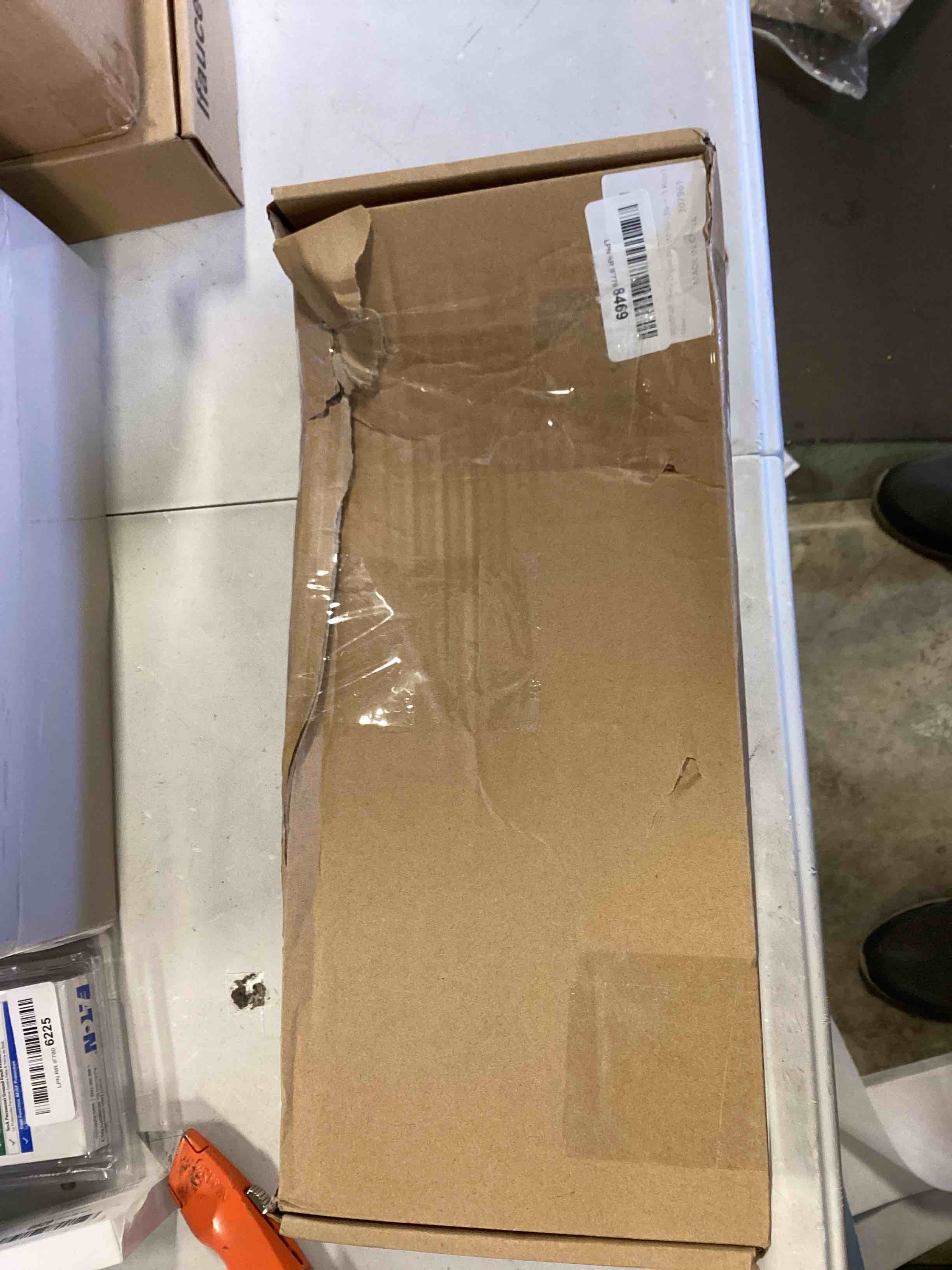 https://s3.amazonaws.com/lotting-images-prod/bidfta/BLU5735729_1713450247213.jpeg