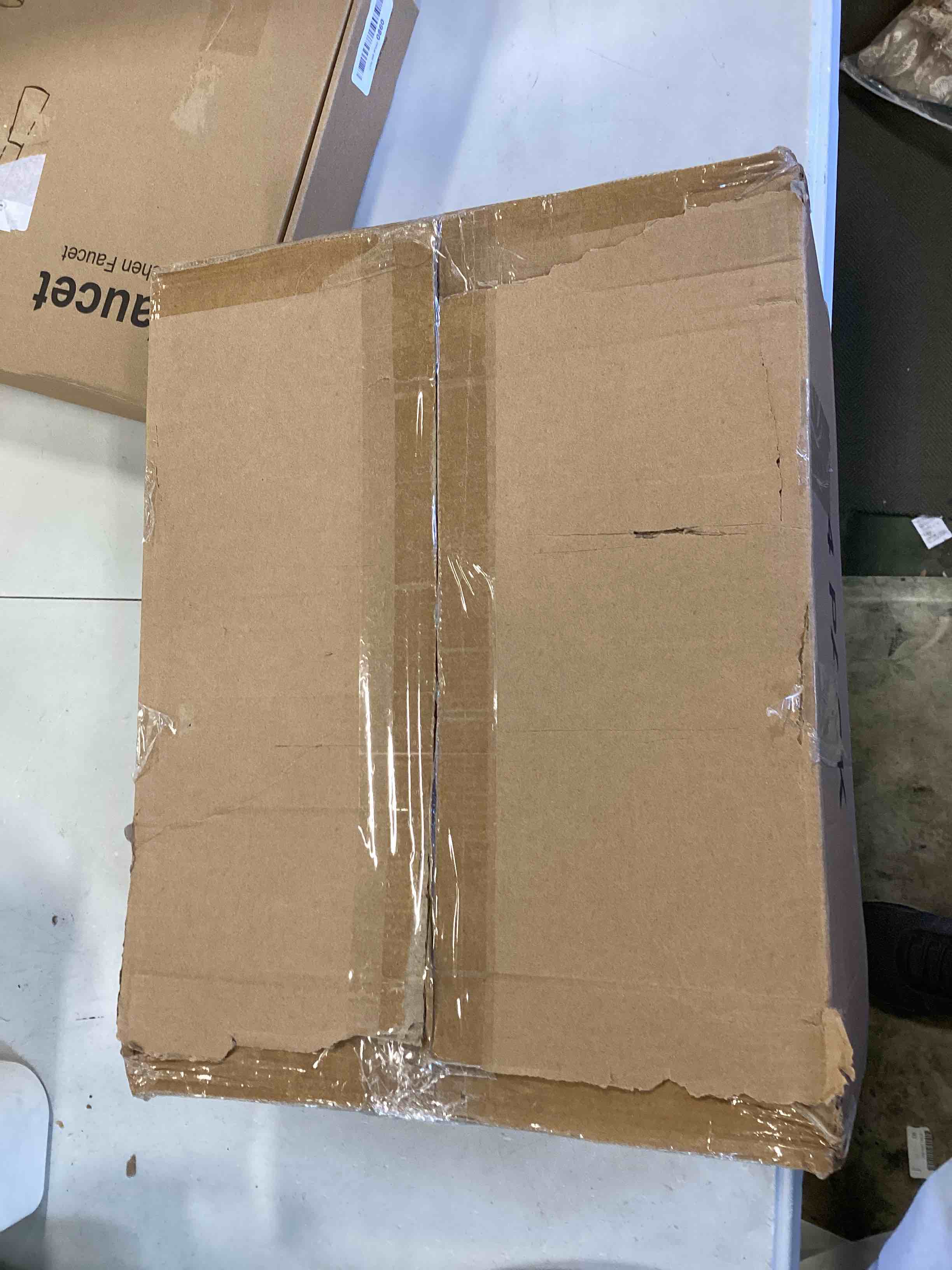 https://s3.amazonaws.com/lotting-images-prod/bidfta/BLU5735736_1713450877595.jpeg