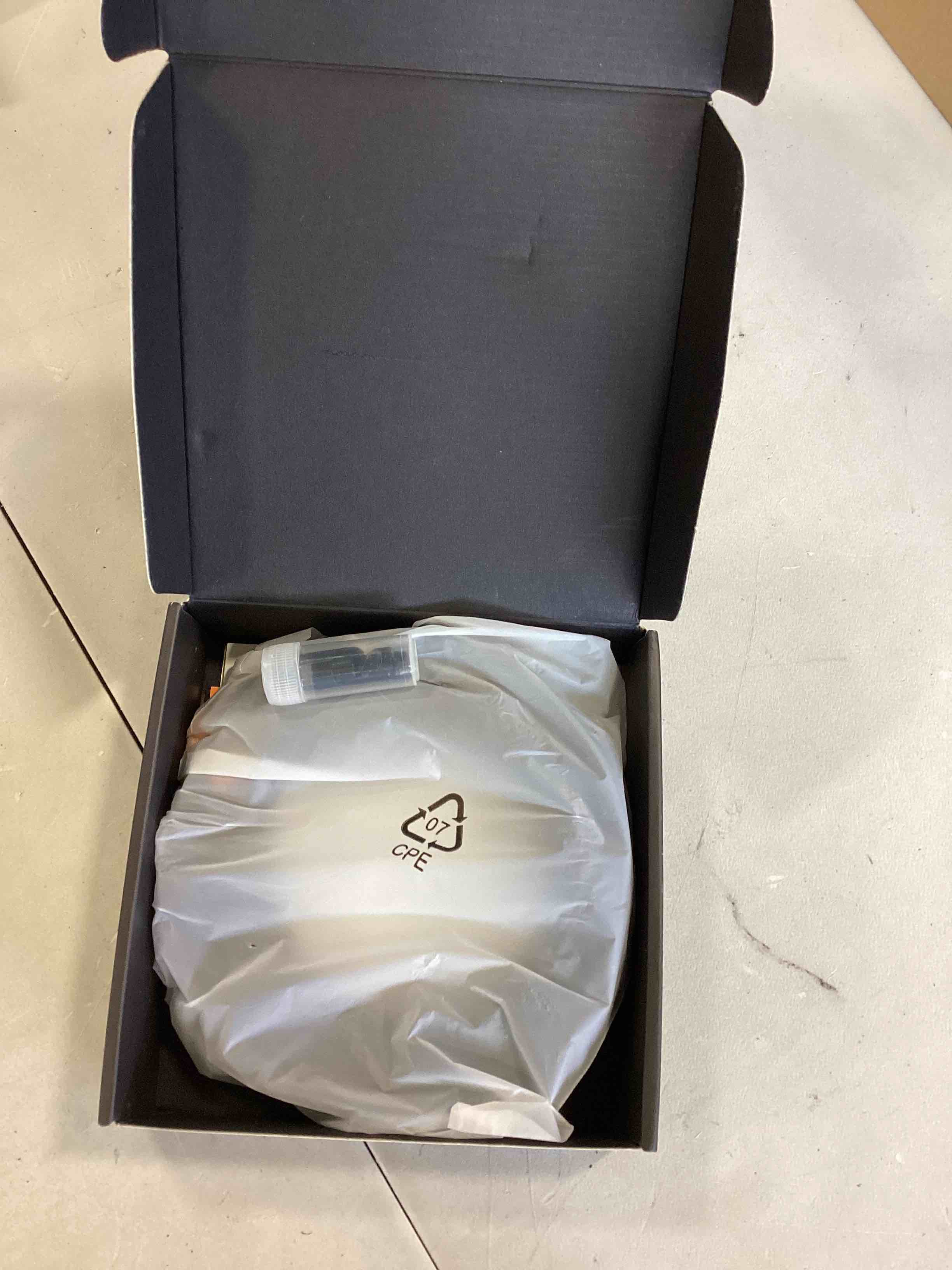 https://s3.amazonaws.com/lotting-images-prod/bidfta/BLU5735779_1713455700603.jpeg