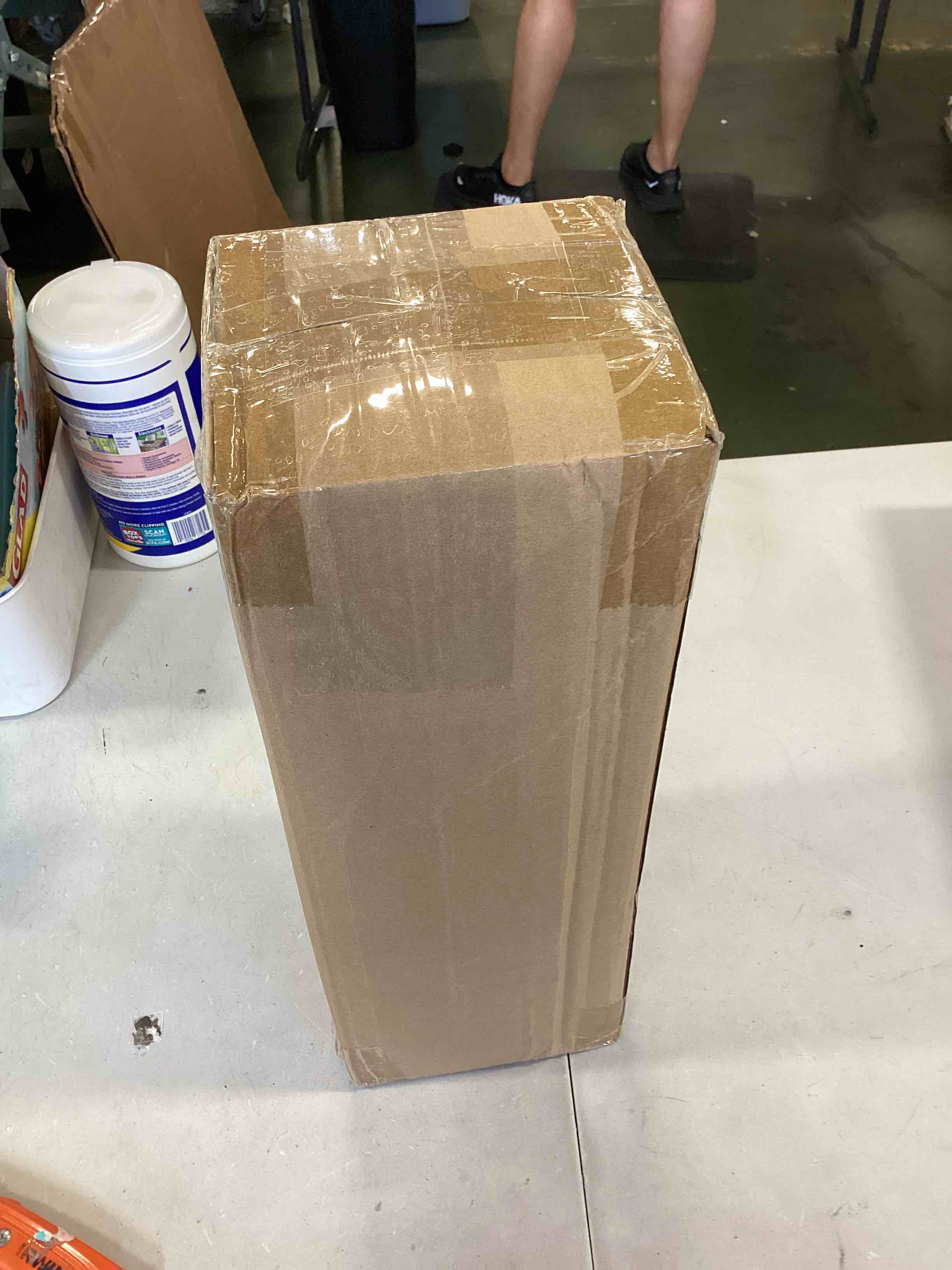 https://s3.amazonaws.com/lotting-images-prod/bidfta/BLU5735786_1713458656838.jpeg
