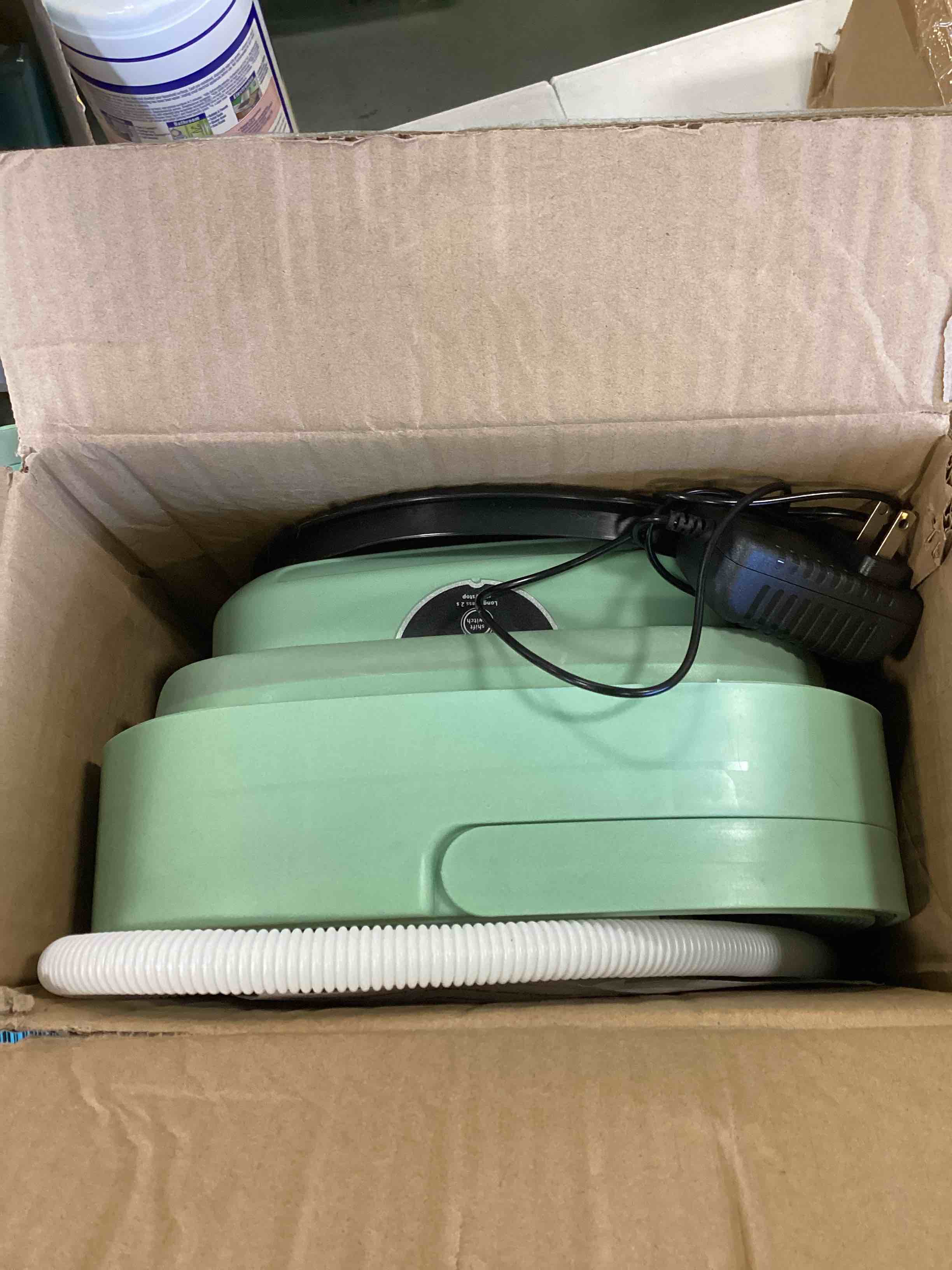 https://s3.amazonaws.com/lotting-images-prod/bidfta/BLU5735866_1713468623211.jpeg