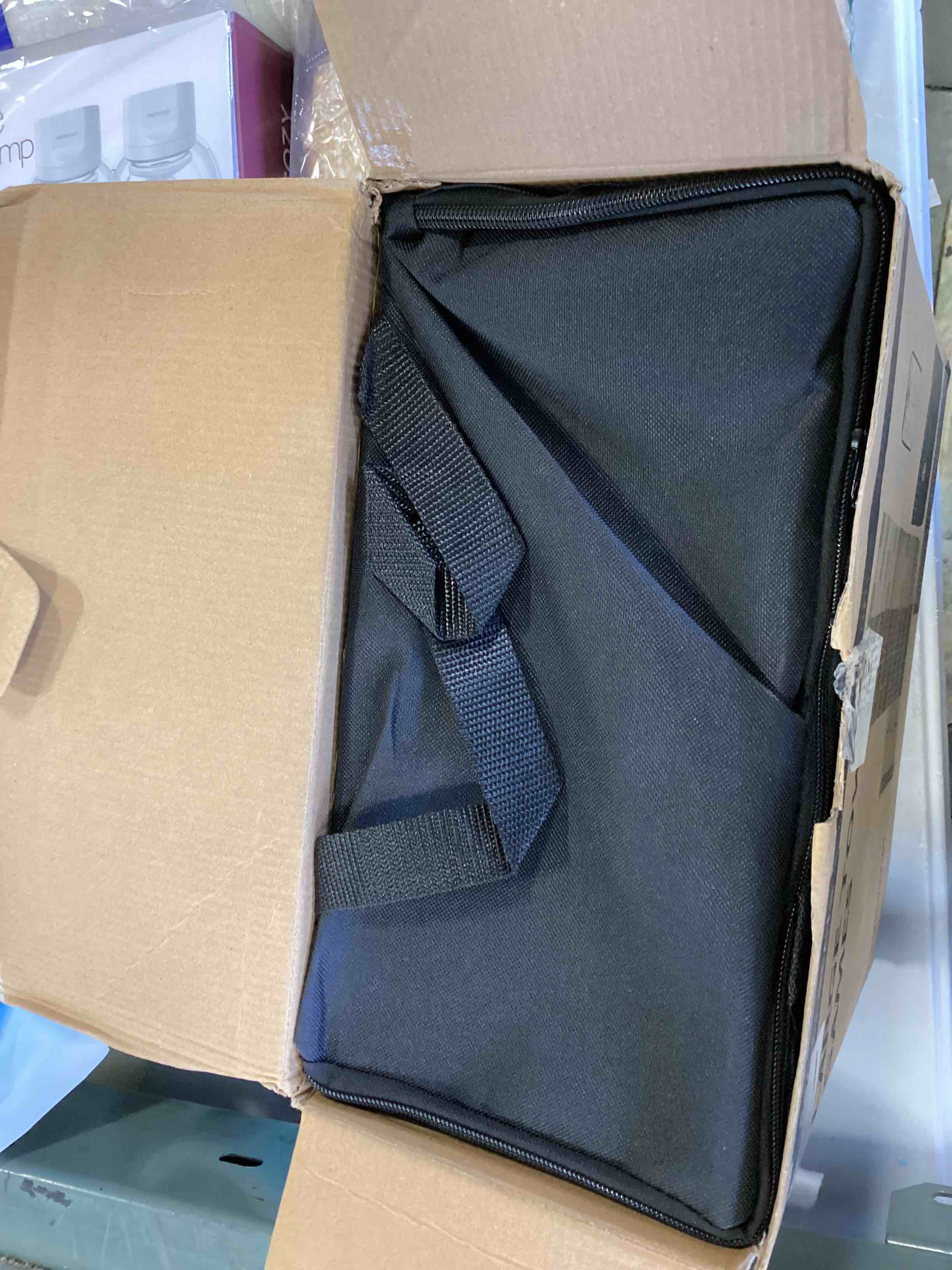https://s3.amazonaws.com/lotting-images-prod/bidfta/BLU5735876_1713469964606.jpeg