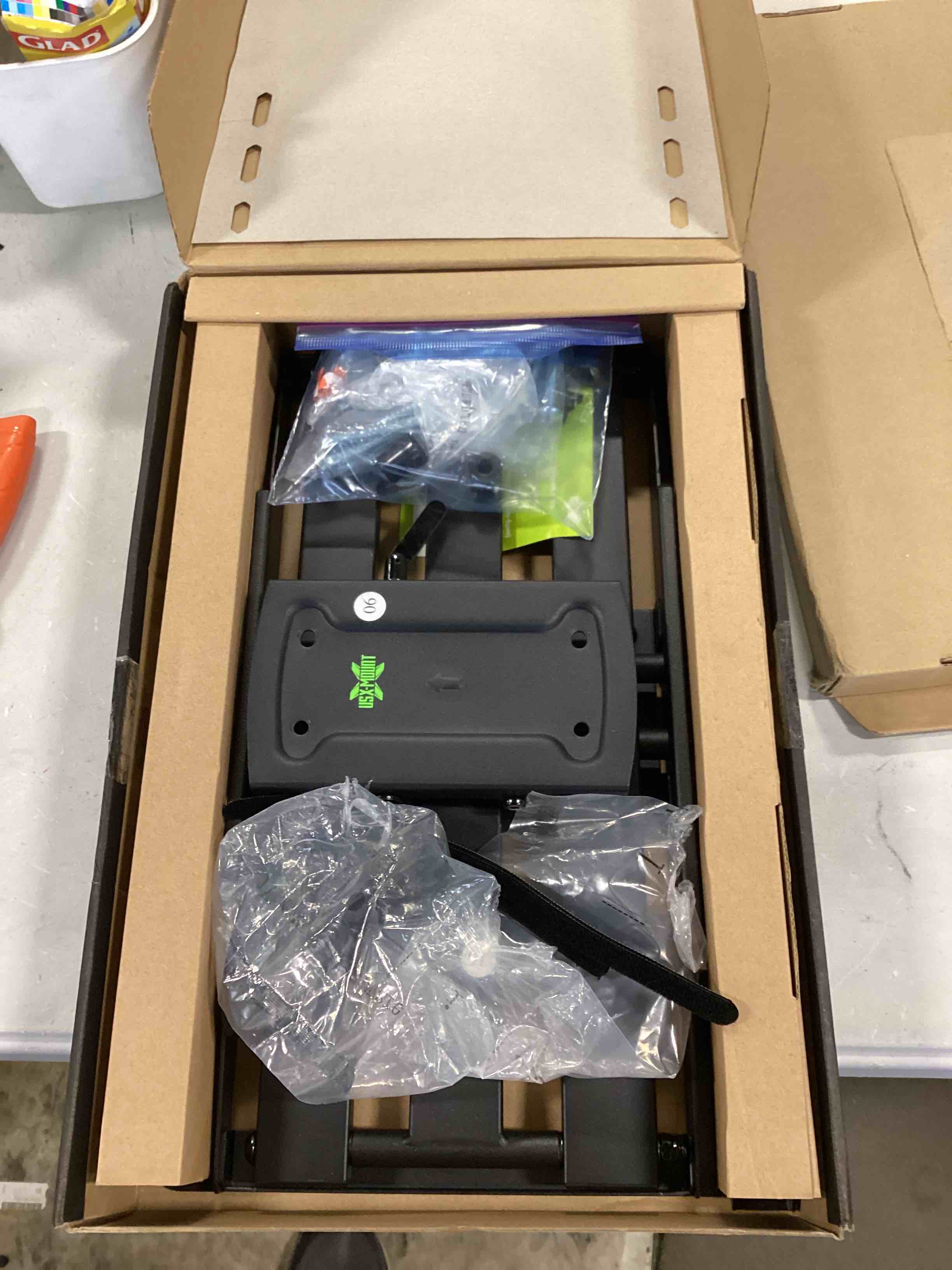 https://s3.amazonaws.com/lotting-images-prod/bidfta/BLU5735953_1713532558780.jpeg