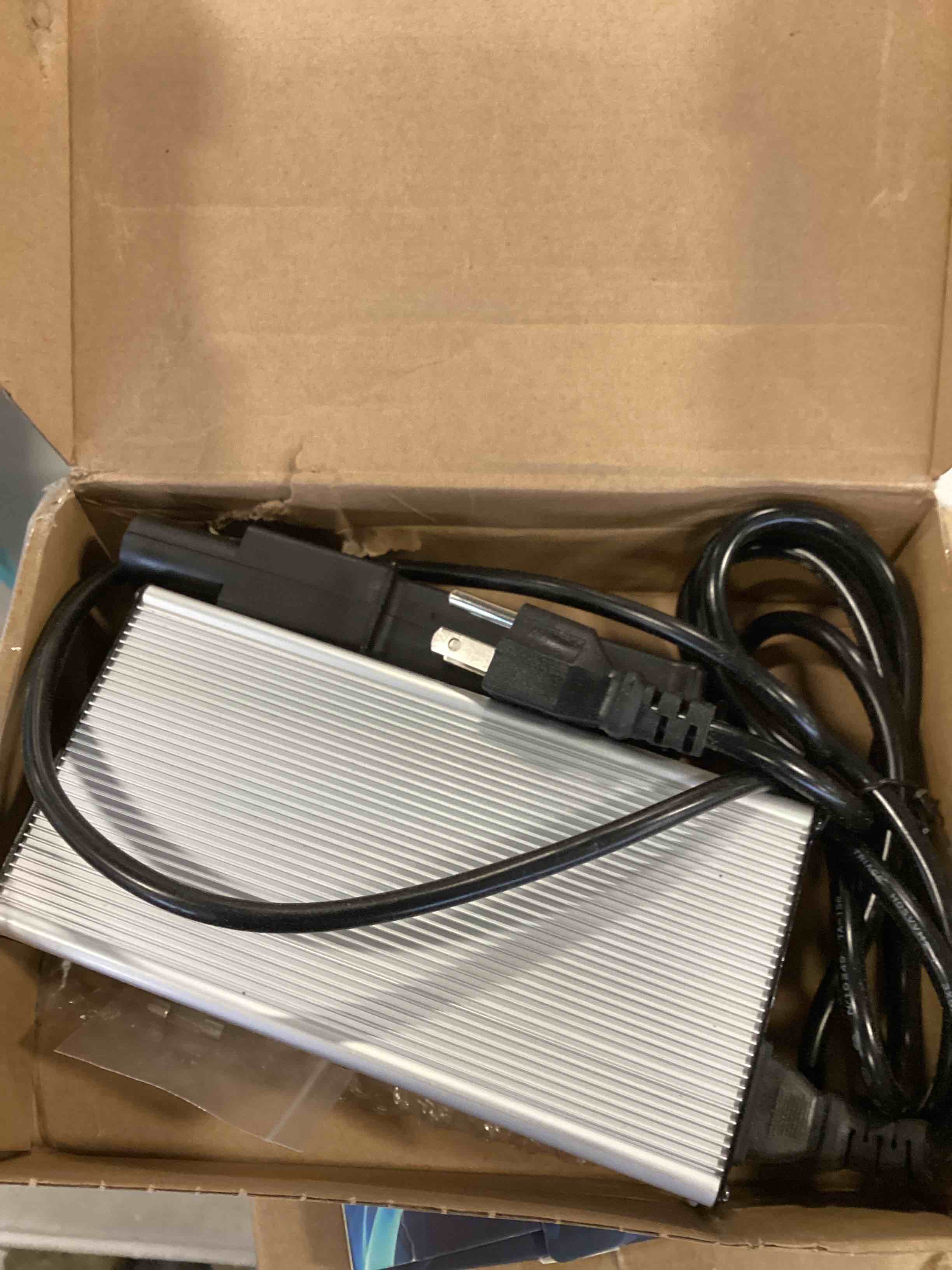 https://s3.amazonaws.com/lotting-images-prod/bidfta/BLU5735960_1713533228689.jpeg