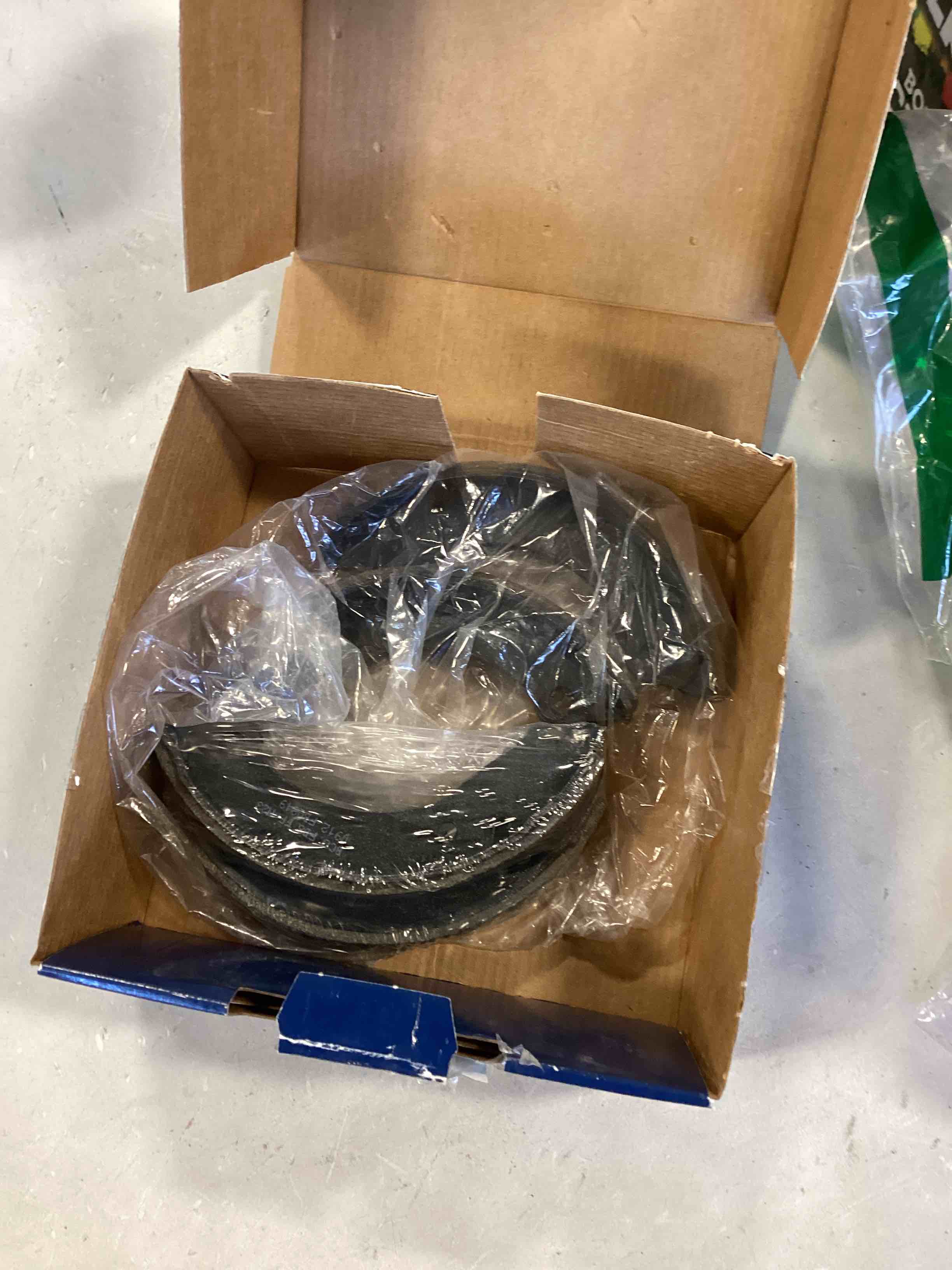 https://s3.amazonaws.com/lotting-images-prod/bidfta/BLU5736293_1713810423068.jpeg