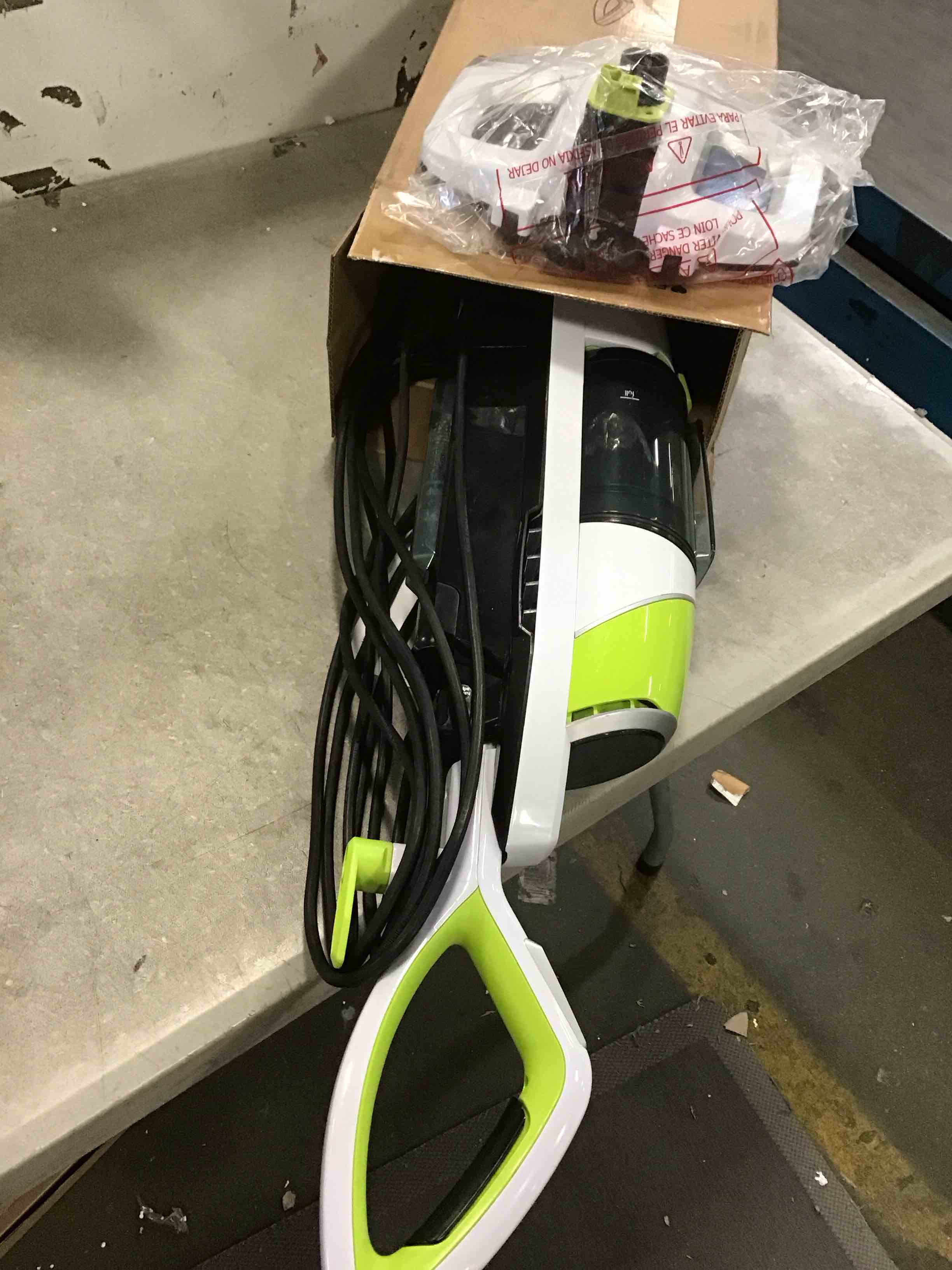 https://s3.amazonaws.com/lotting-images-prod/bidfta/BLU5737179_1713452359263.jpeg