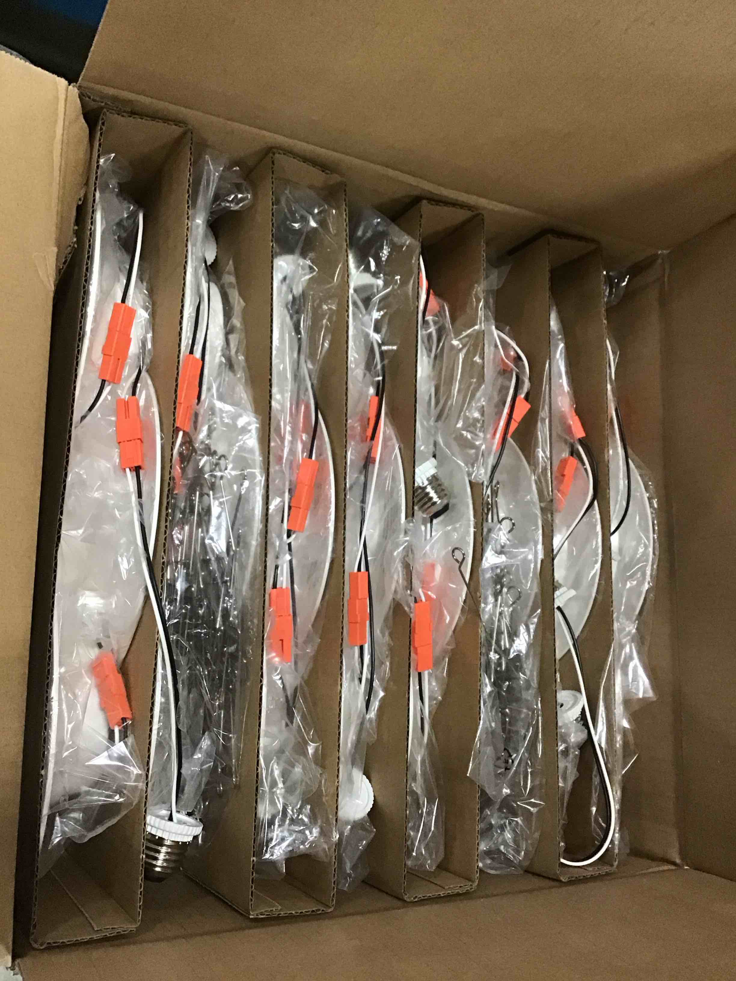 https://s3.amazonaws.com/lotting-images-prod/bidfta/BLU5737419_1713531205348.jpeg