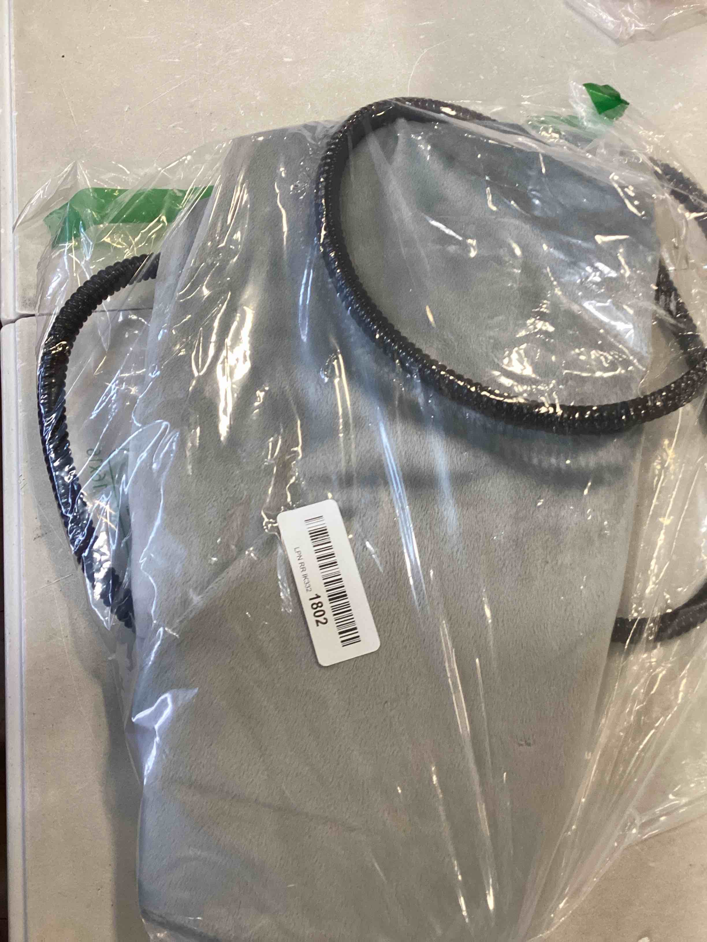 https://s3.amazonaws.com/lotting-images-prod/bidfta/BLU5738259_1713297350409.jpeg