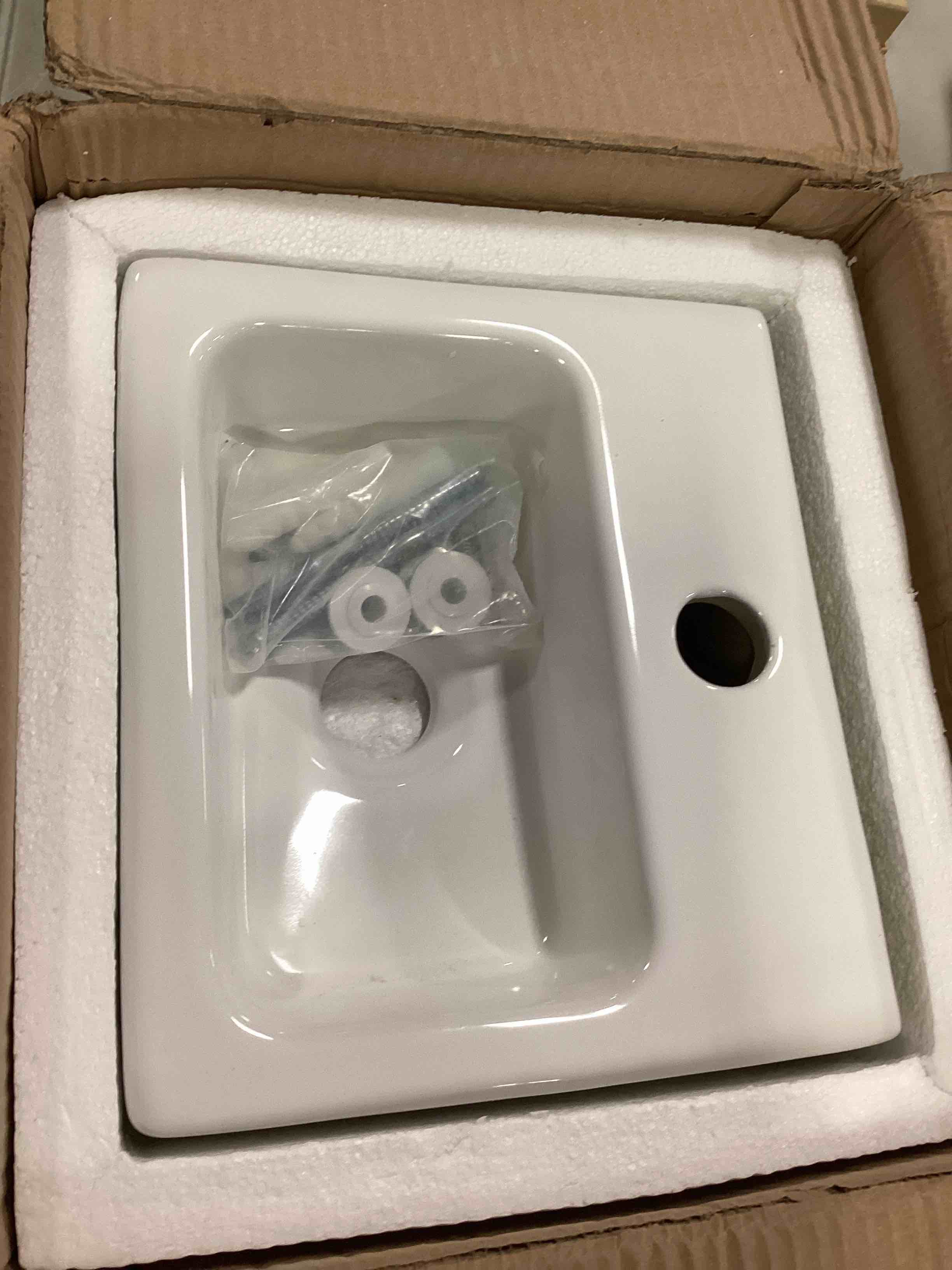https://s3.amazonaws.com/lotting-images-prod/bidfta/BLU5738297_1713353925054.jpeg