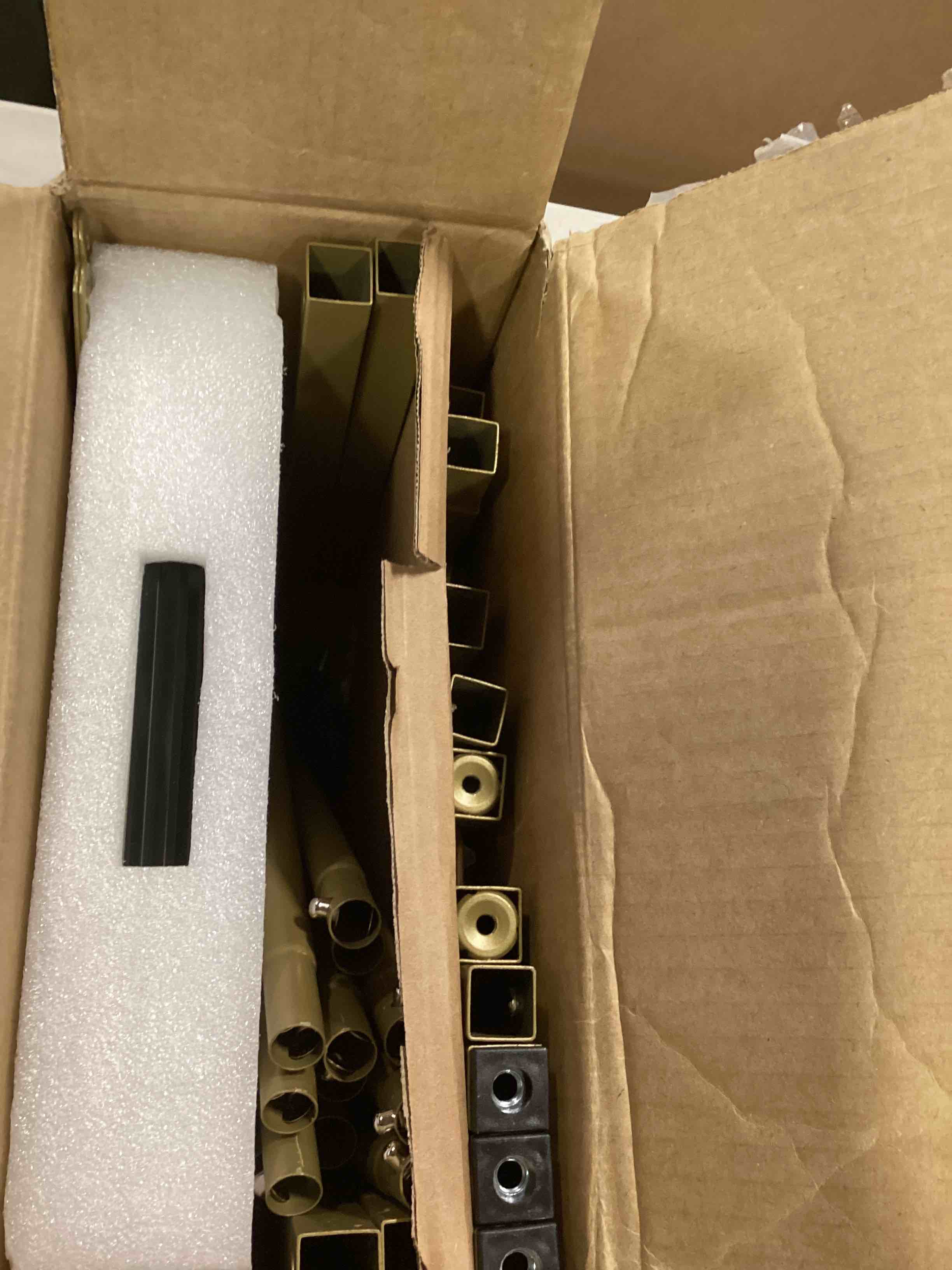 https://s3.amazonaws.com/lotting-images-prod/bidfta/BLU5738885_1713527410618.jpeg