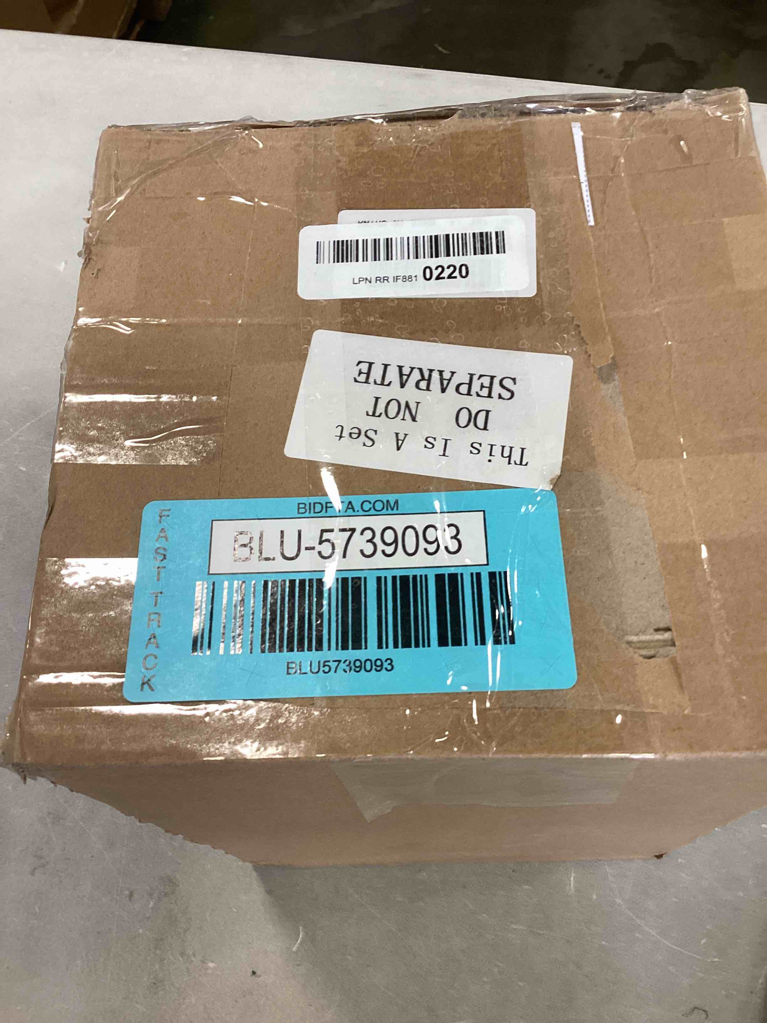 https://s3.amazonaws.com/lotting-images-prod/bidfta/BLU5739093_1713546347538.jpeg