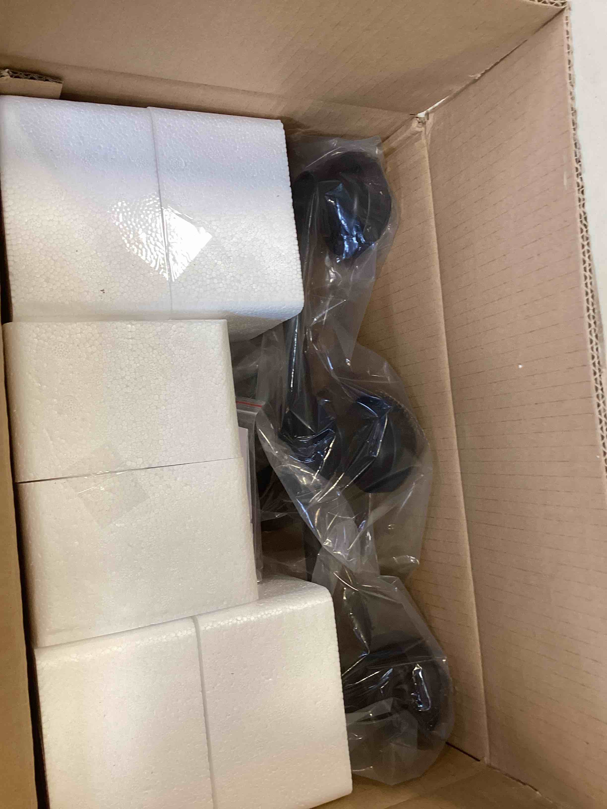 https://s3.amazonaws.com/lotting-images-prod/bidfta/BLU5739185_1713557267866.jpeg